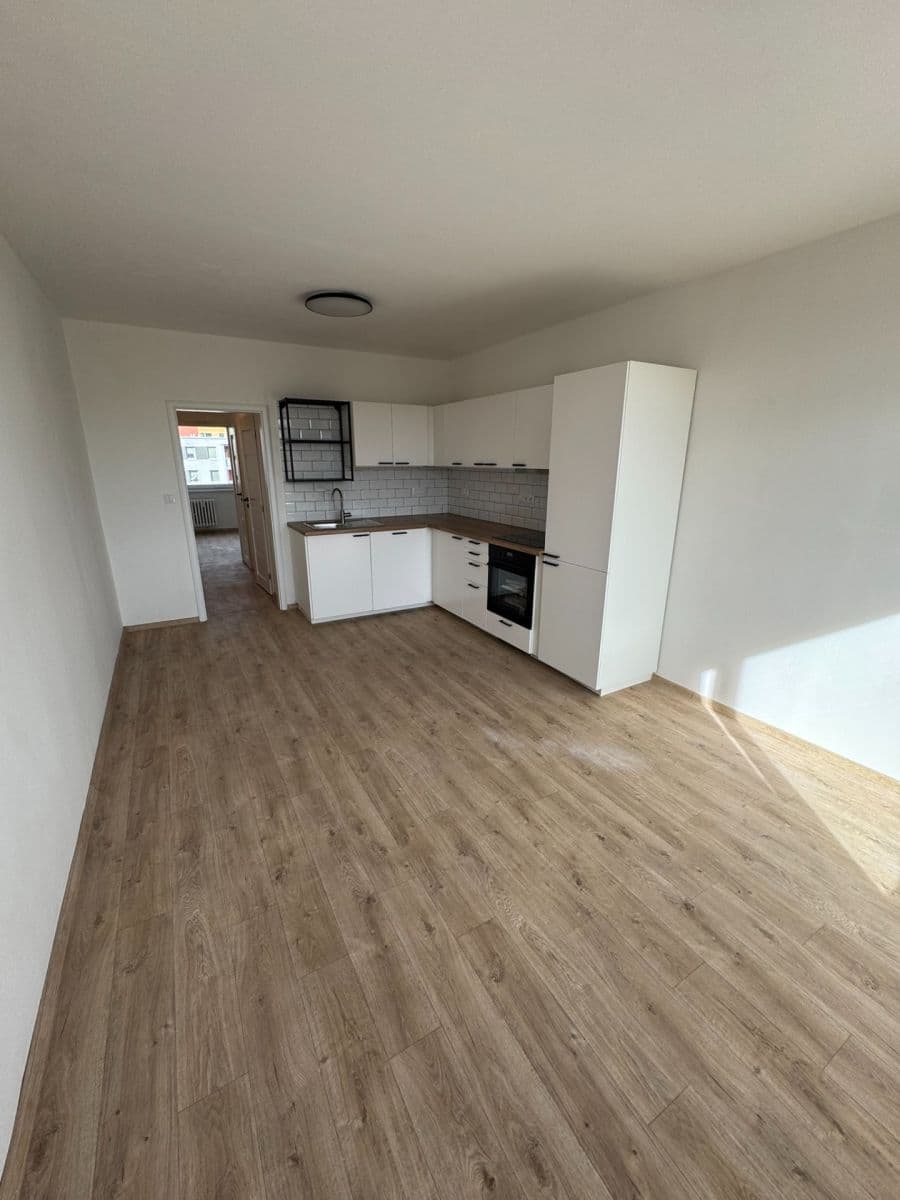 3 bedroom with open-plan kitchen flat to rent, 76 m², Jordana Jovkova, Prague, Prague 3 bedroom with open-plan kitchen flat to rent, 76 m², Jordana Jovkova, Prague, Prague