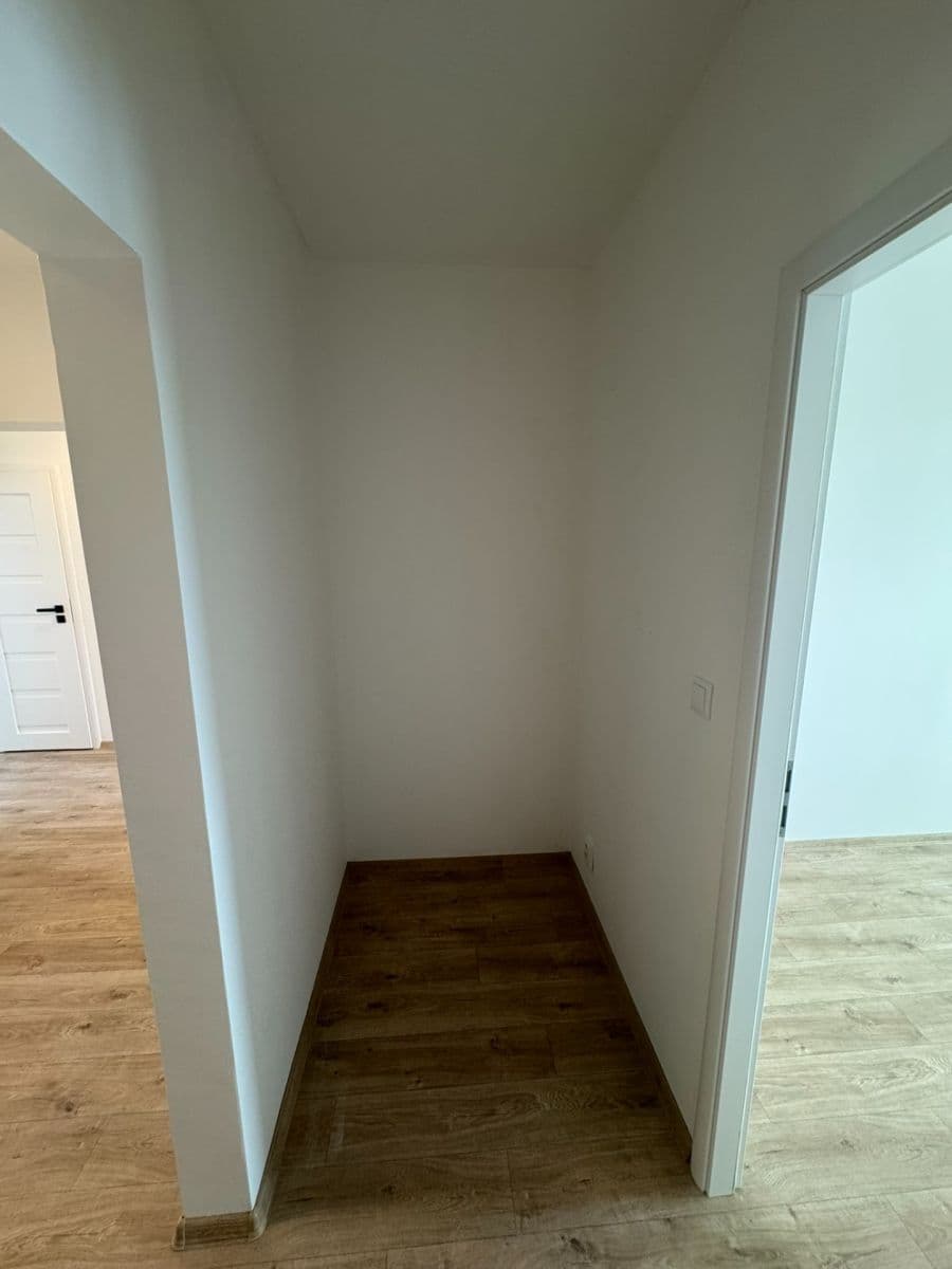 3 bedroom with open-plan kitchen flat to rent, 76 m², Jordana Jovkova, Prague, Prague 3 bedroom with open-plan kitchen flat to rent, 76 m², Jordana Jovkova, Prague, Prague