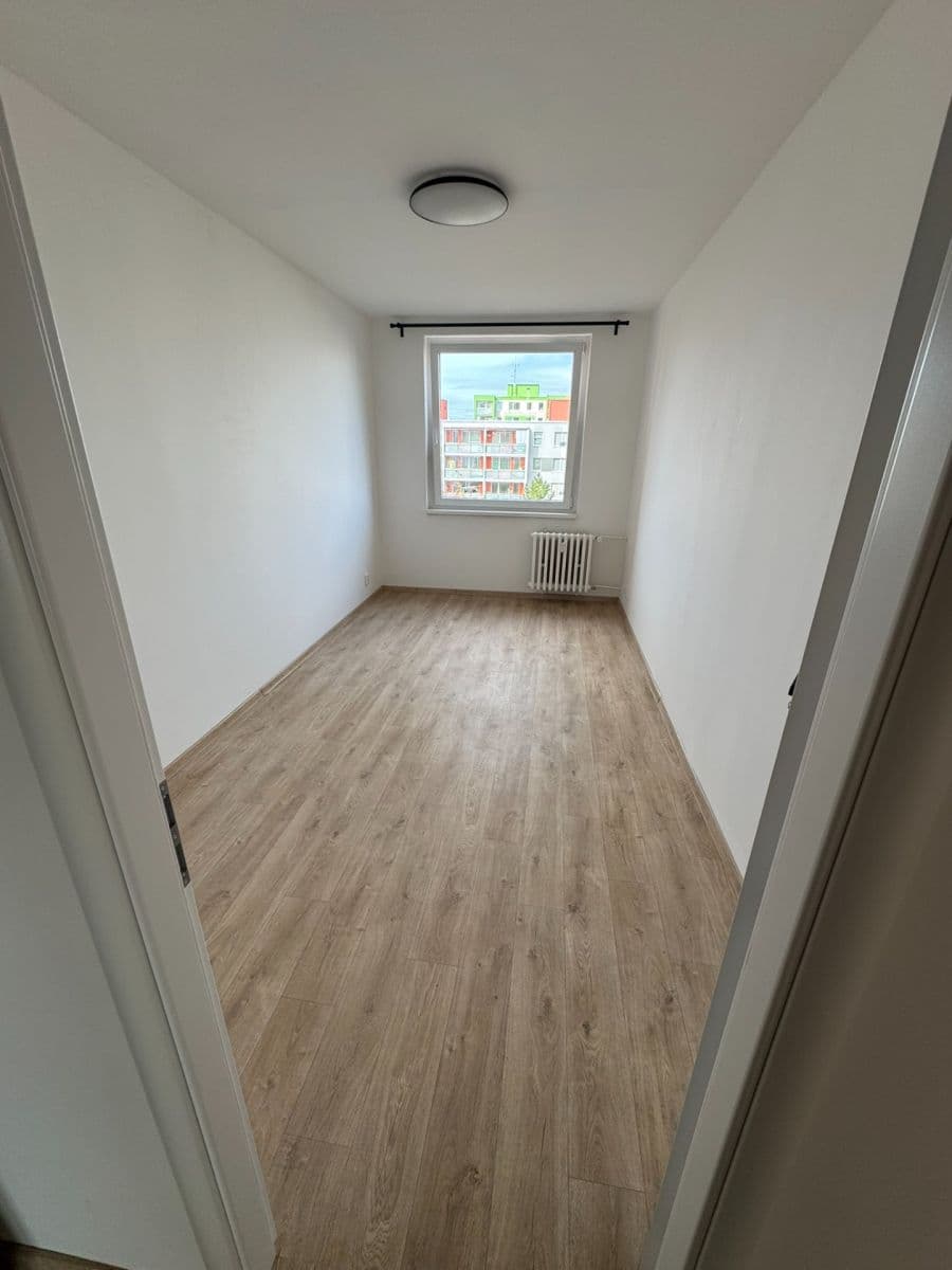 3 bedroom with open-plan kitchen flat to rent, 76 m², Jordana Jovkova, Prague, Prague 3 bedroom with open-plan kitchen flat to rent, 76 m², Jordana Jovkova, Prague, Prague