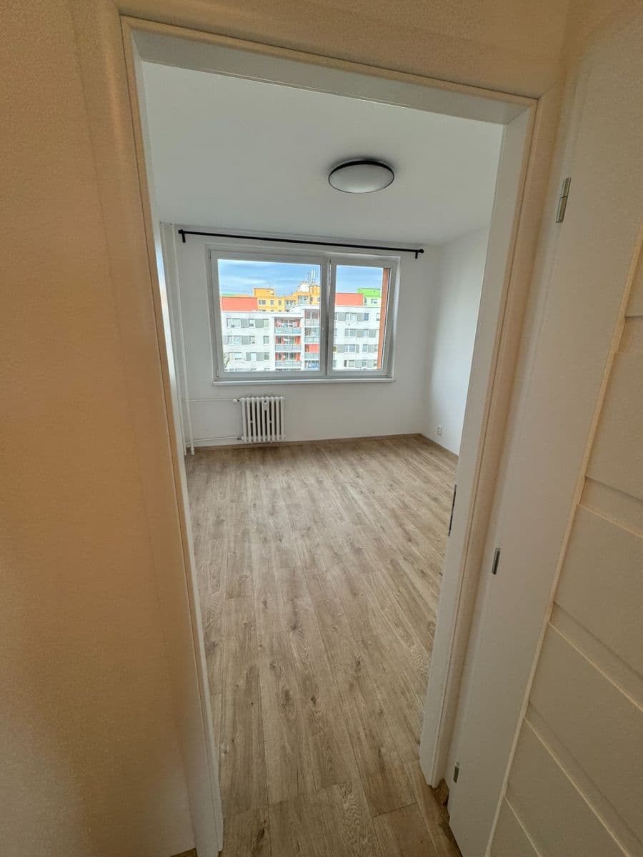 3 bedroom with open-plan kitchen flat to rent, 76 m², Jordana Jovkova, Prague, Prague 3 bedroom with open-plan kitchen flat to rent, 76 m², Jordana Jovkova, Prague, Prague