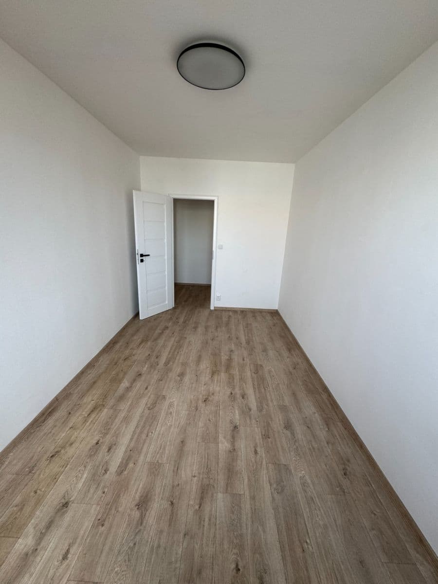 3 bedroom with open-plan kitchen flat to rent, 76 m², Jordana Jovkova, Prague, Prague 3 bedroom with open-plan kitchen flat to rent, 76 m², Jordana Jovkova, Prague, Prague