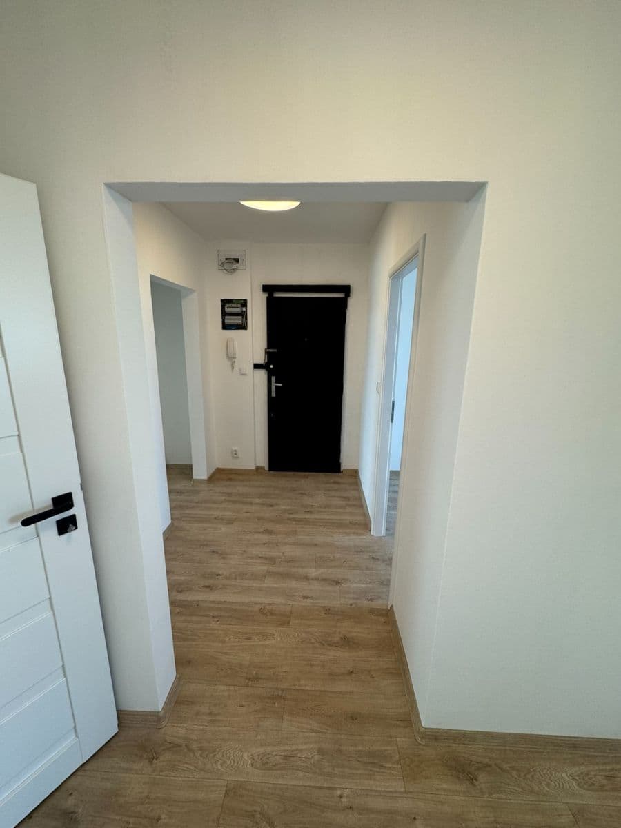 3 bedroom with open-plan kitchen flat to rent, 76 m², Jordana Jovkova, Prague, Prague 3 bedroom with open-plan kitchen flat to rent, 76 m², Jordana Jovkova, Prague, Prague