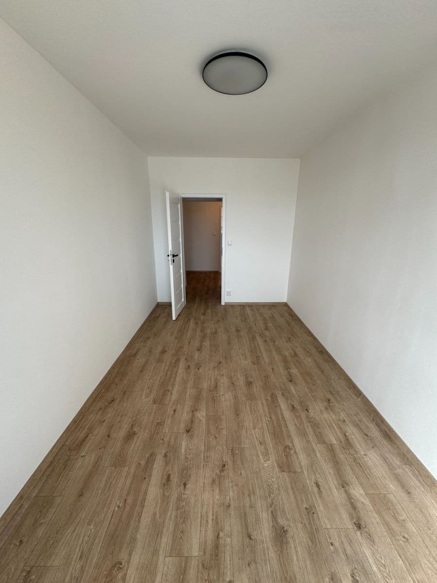 3 bedroom with open-plan kitchen flat to rent, 76 m², Jordana Jovkova, Prague, Prague 3 bedroom with open-plan kitchen flat to rent, 76 m², Jordana Jovkova, Prague, Prague
