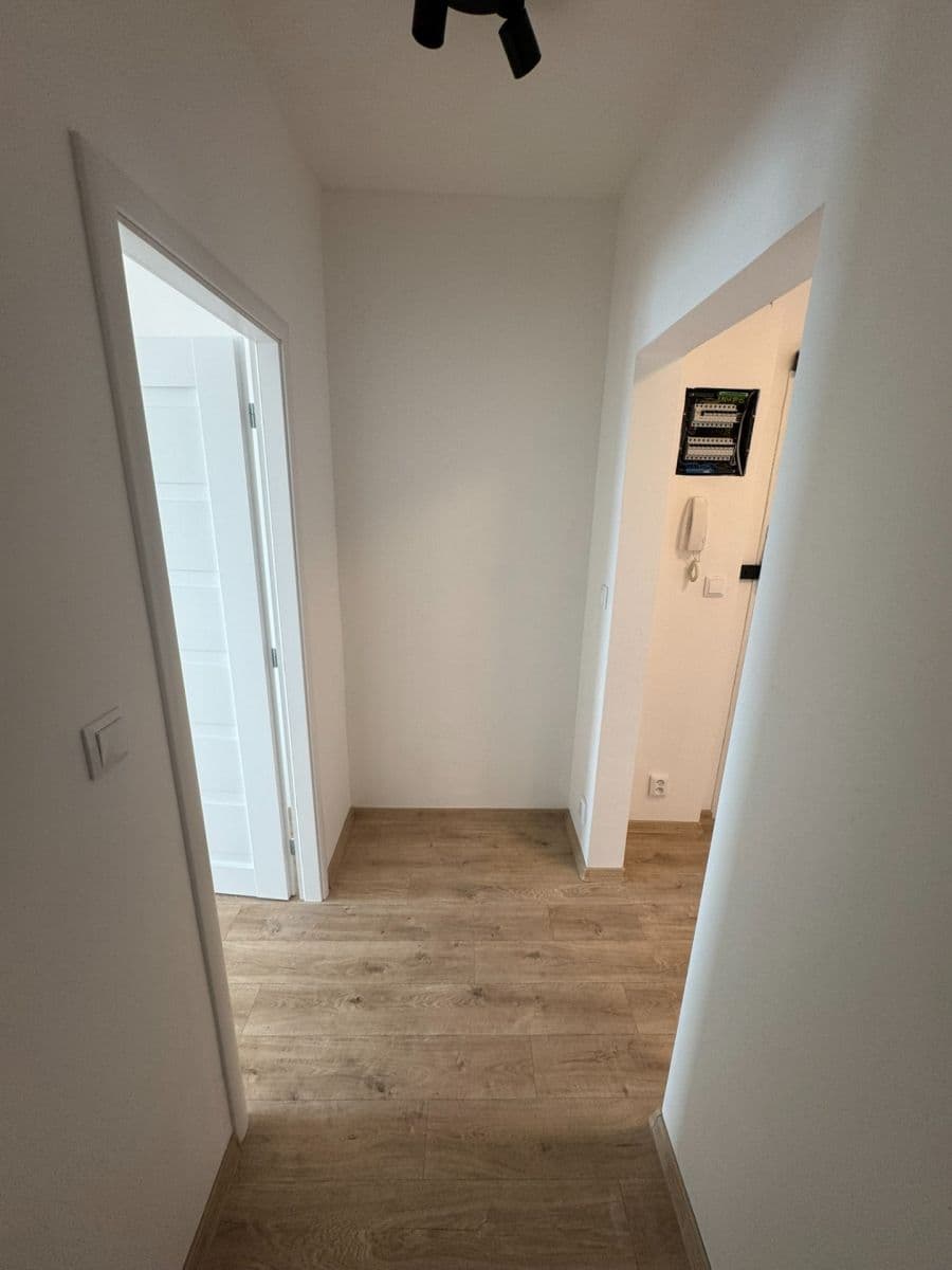 3 bedroom with open-plan kitchen flat to rent, 76 m², Jordana Jovkova, Prague, Prague 3 bedroom with open-plan kitchen flat to rent, 76 m², Jordana Jovkova, Prague, Prague