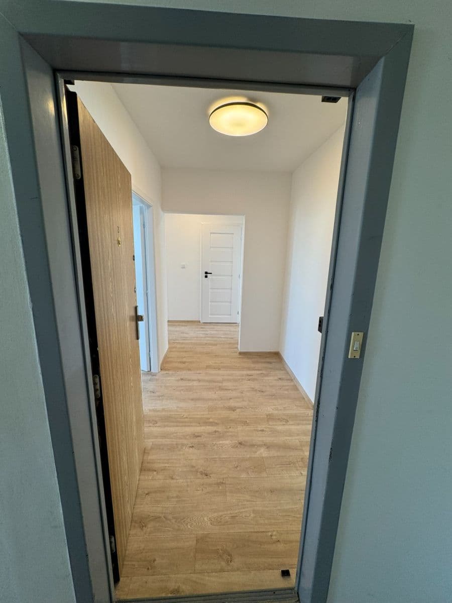 3 bedroom with open-plan kitchen flat to rent, 76 m², Jordana Jovkova, Prague, Prague 3 bedroom with open-plan kitchen flat to rent, 76 m², Jordana Jovkova, Prague, Prague