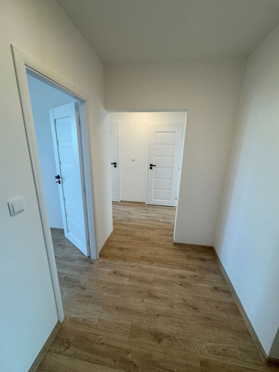 3 bedroom with open-plan kitchen flat to rent, 76 m², Jordana Jovkova, Prague, Prague 3 bedroom with open-plan kitchen flat to rent, 76 m², Jordana Jovkova, Prague, Prague