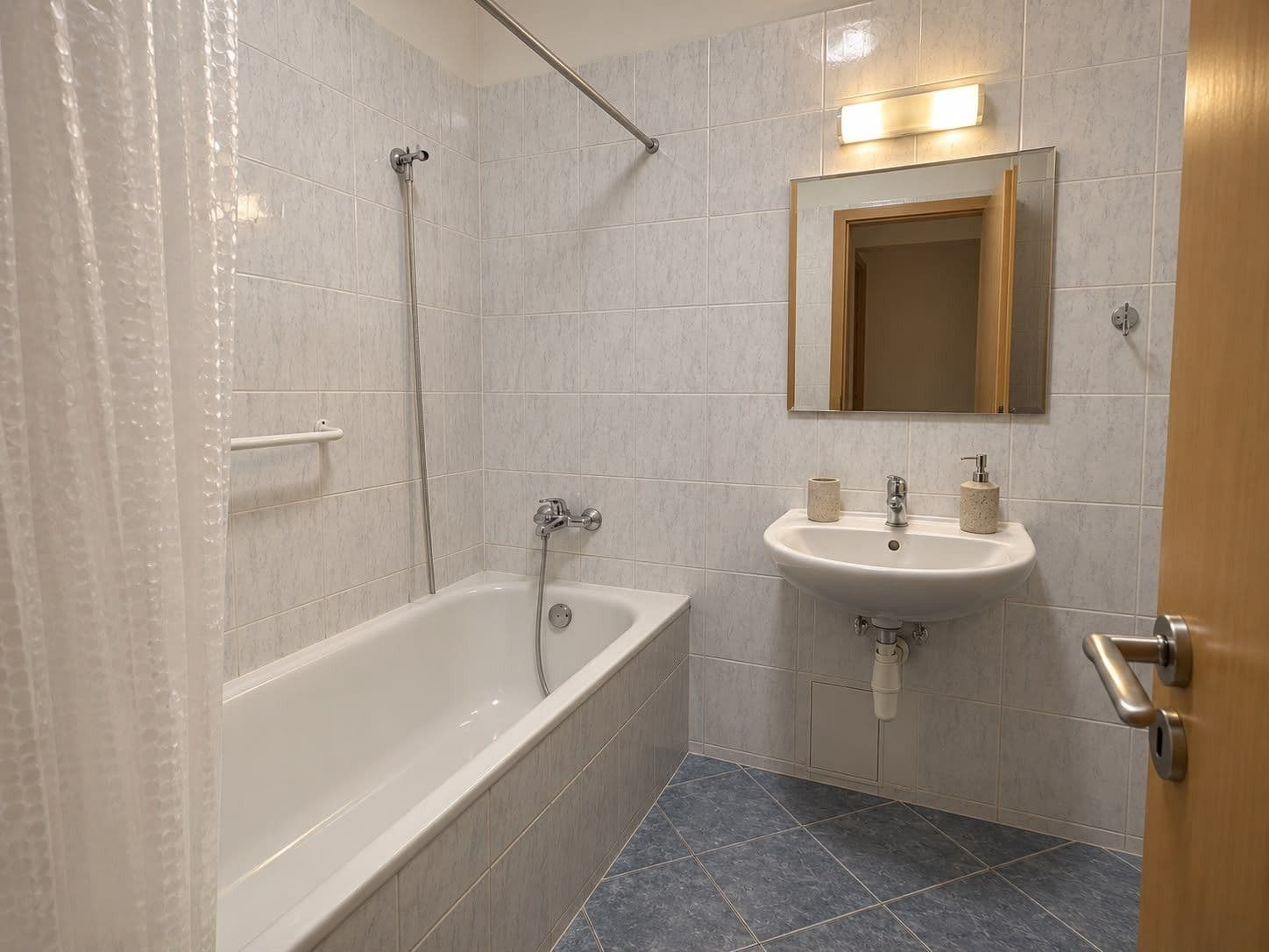 2 bedroom with open-plan kitchen flat to rent, 101 m², Voskovcova, Prague, Prague 2 bedroom with open-plan kitchen flat to rent, 101 m², Voskovcova, Prague, Prague
