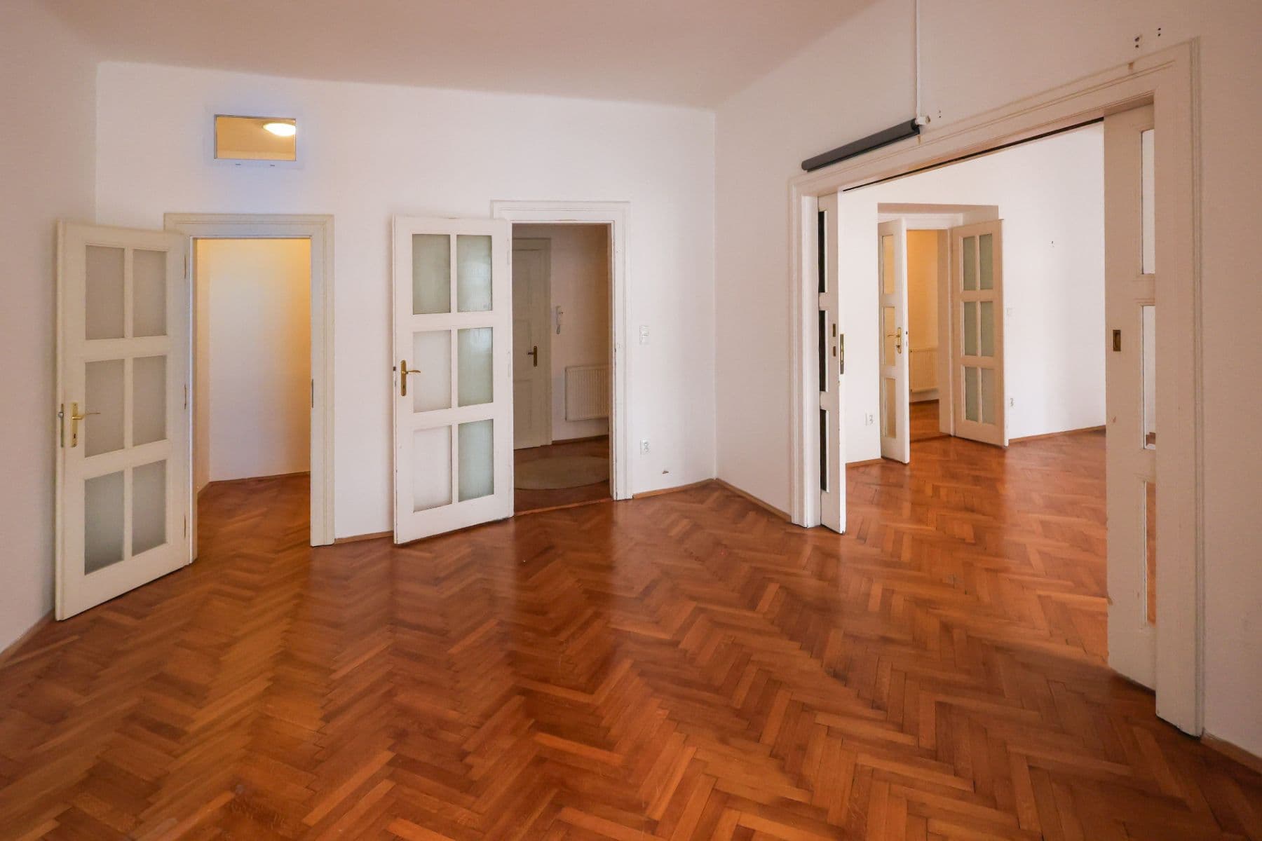 2 bedroom flat to rent, 110 m², Na Hutích, Prague, Prague 2 bedroom flat to rent, 110 m², Na Hutích, Prague, Prague