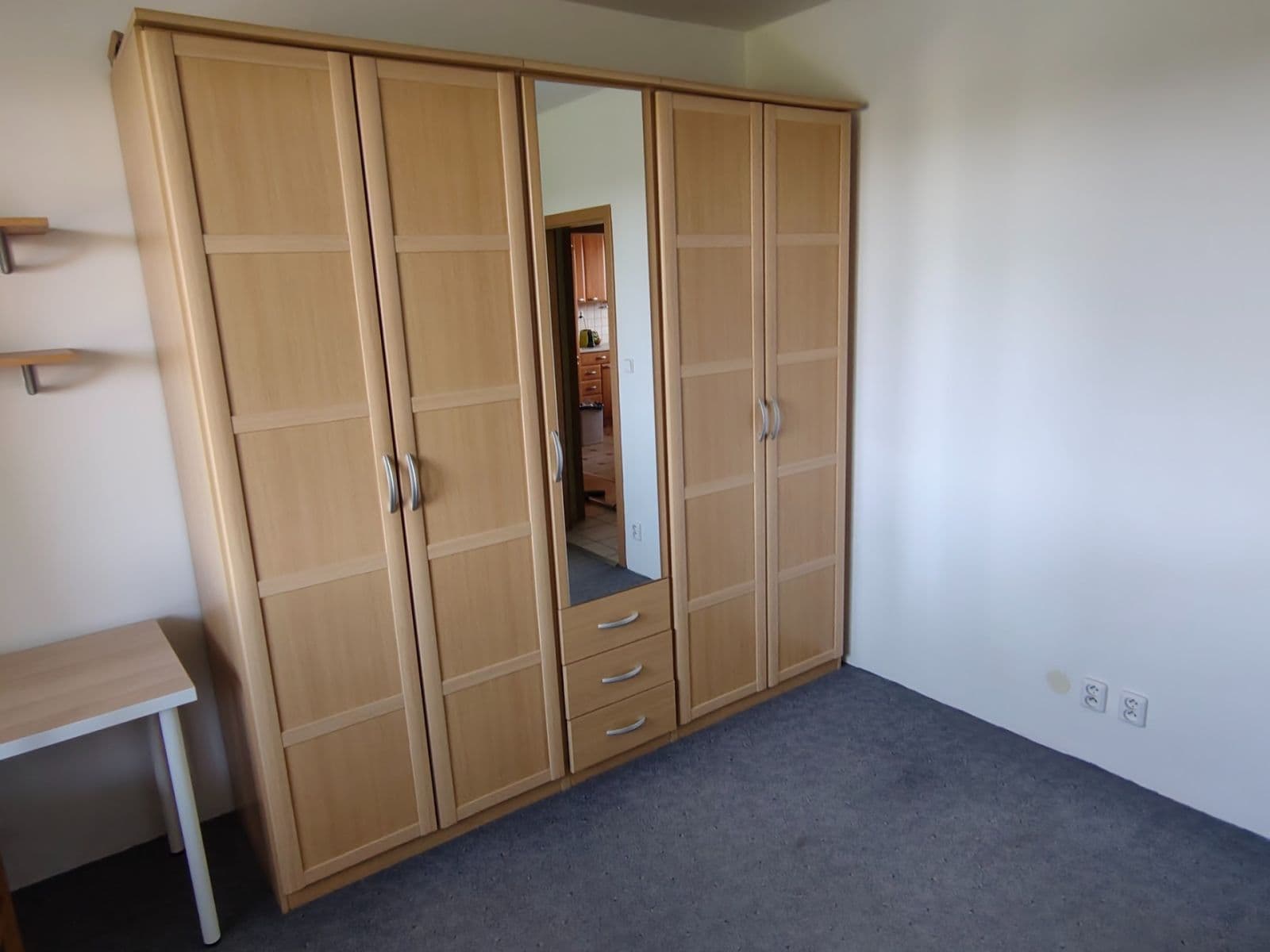 4 bedroom with open-plan kitchen flat to rent, 100 m², Nad Mlýnem, Dolní Břežany, Středočeský Region 4 bedroom with open-plan kitchen flat to rent, 100 m², Nad Mlýnem, Dolní Břežany, Středočeský Region