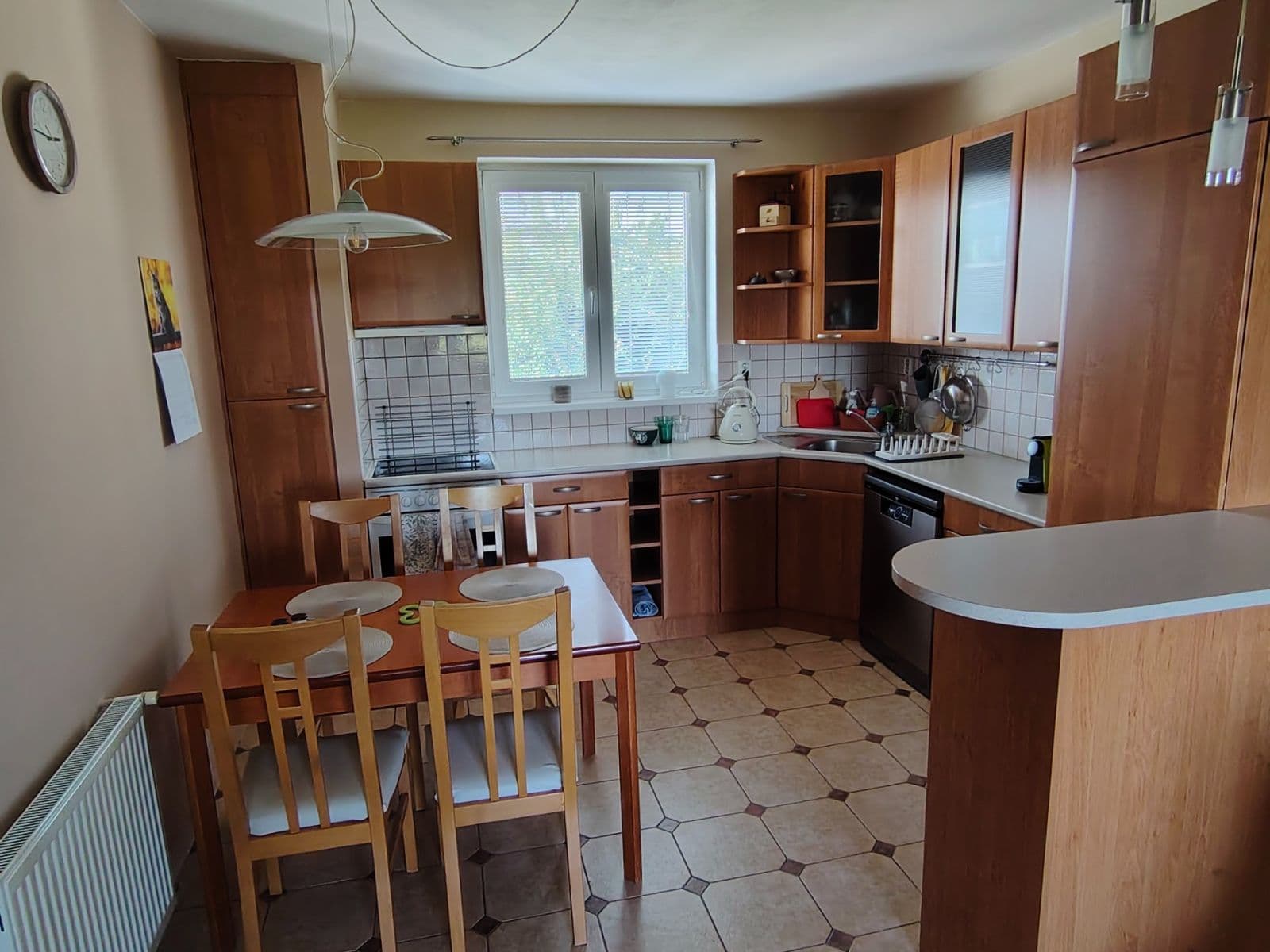 4 bedroom with open-plan kitchen flat to rent, 100 m², Nad Mlýnem, Dolní Břežany, Středočeský Region 4 bedroom with open-plan kitchen flat to rent, 100 m², Nad Mlýnem, Dolní Břežany, Středočeský Region