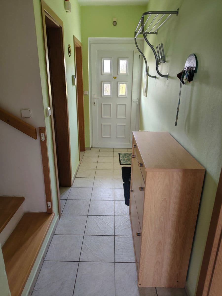 4 bedroom with open-plan kitchen flat to rent, 100 m², Nad Mlýnem, Dolní Břežany, Středočeský Region 4 bedroom with open-plan kitchen flat to rent, 100 m², Nad Mlýnem, Dolní Břežany, Středočeský Region