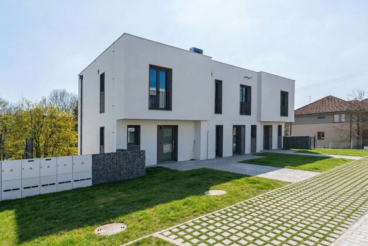house to rent, 111 m², Bezejmenná, Úholičky, Středočeský Region house to rent, 111 m², Bezejmenná, Úholičky, Středočeský Region