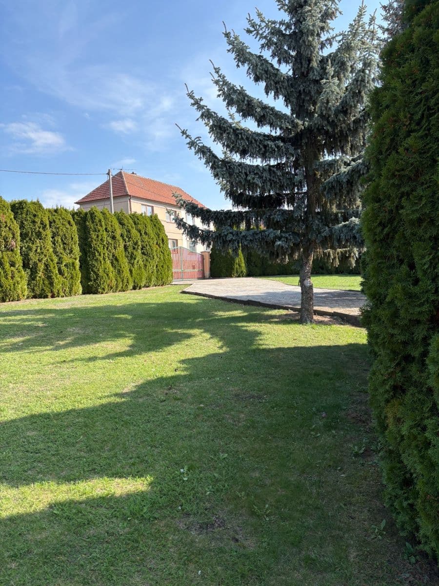 plot for sale, 694 m², Veverské Knínice, Jihomoravský Region plot for sale, 694 m², Veverské Knínice, Jihomoravský Region