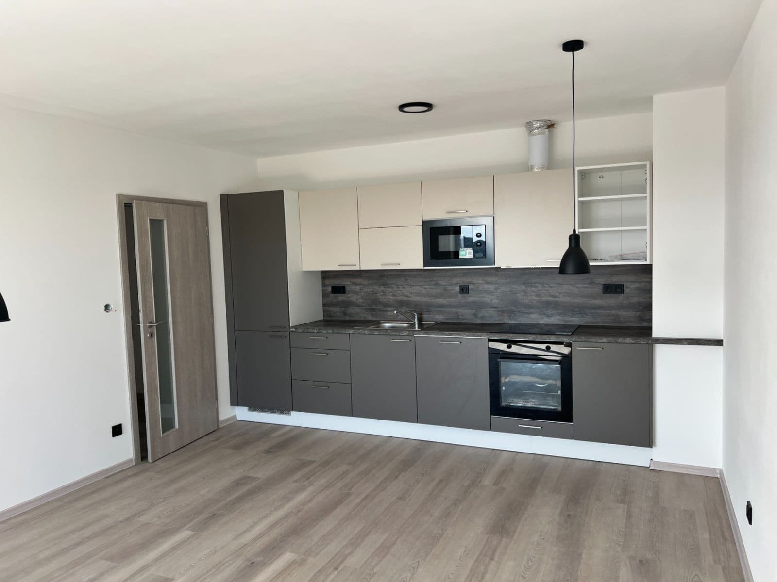 1 bedroom with open-plan kitchen flat to rent, 51 m², Mýtská, Rakovník, Středočeský Region 1 bedroom with open-plan kitchen flat to rent, 51 m², Mýtská, Rakovník, Středočeský Region