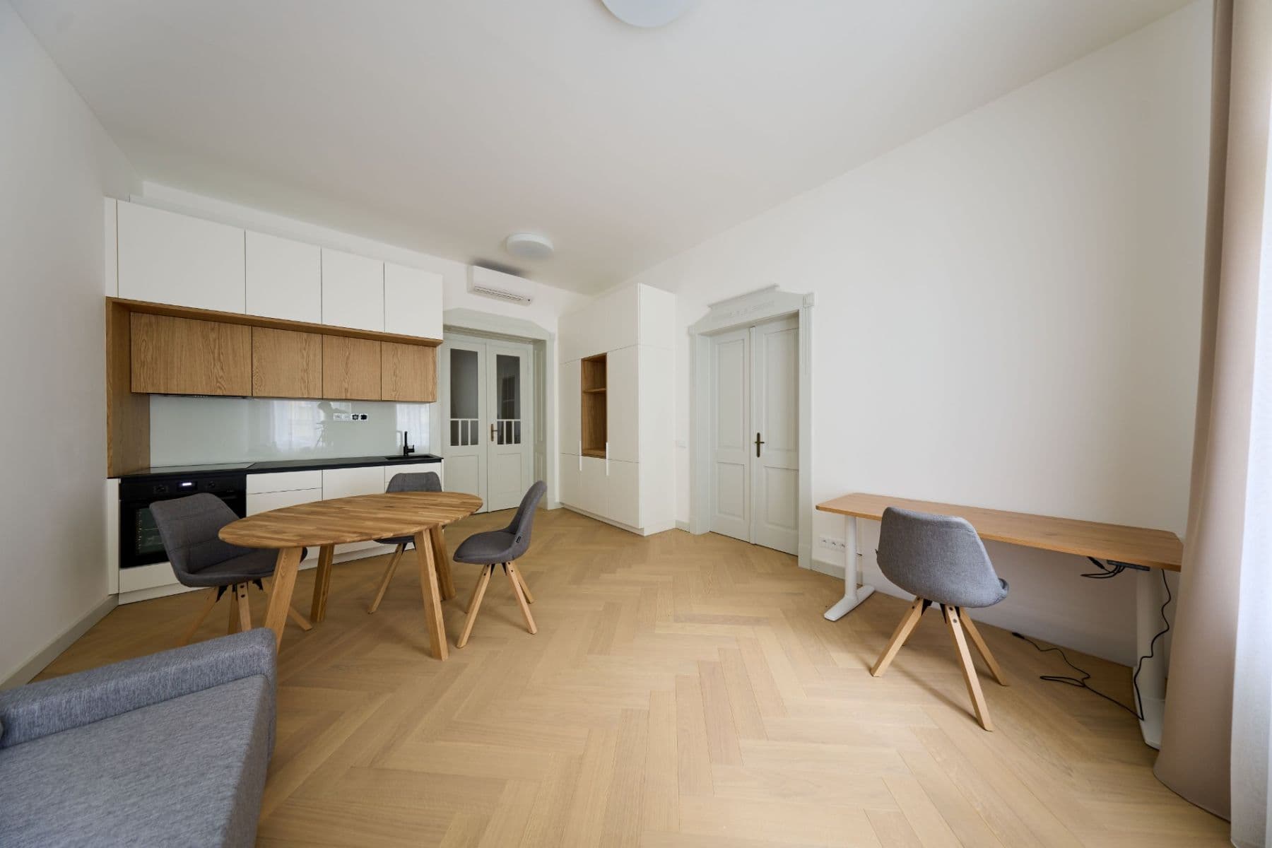 1 bedroom with open-plan kitchen flat to rent, 65 m², Mánesova, Prague, Prague 1 bedroom with open-plan kitchen flat to rent, 65 m², Mánesova, Prague, Prague