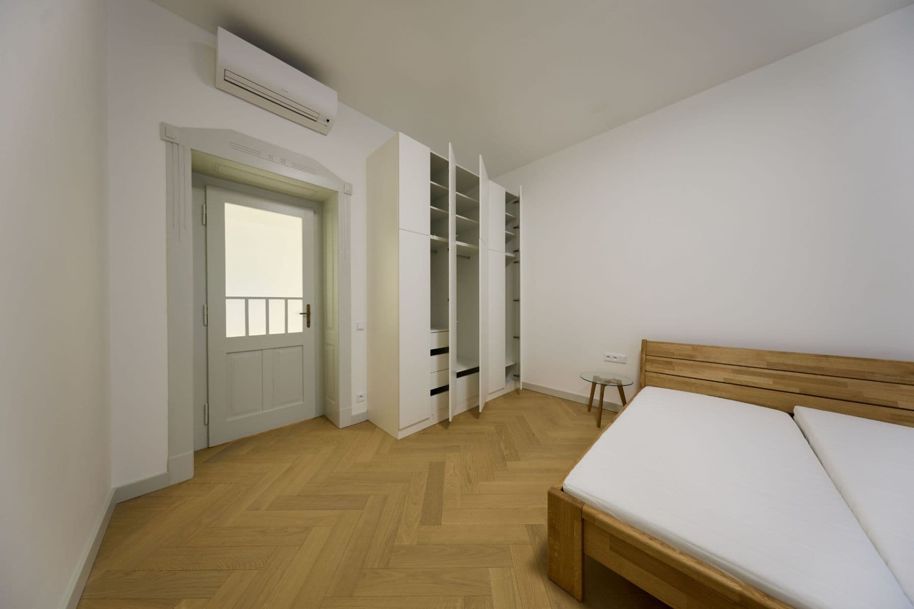 1 bedroom with open-plan kitchen flat to rent, 65 m², Mánesova, Prague, Prague 1 bedroom with open-plan kitchen flat to rent, 65 m², Mánesova, Prague, Prague