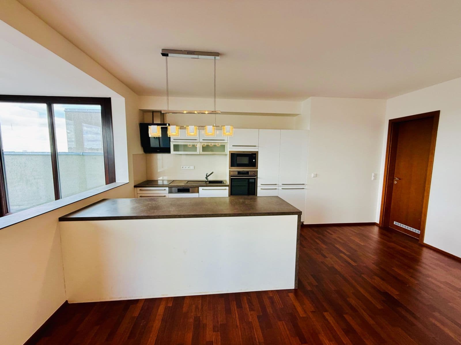 3 bedroom with open-plan kitchen flat for sale, 120 m², Jeremiášova, Prague, Prague 3 bedroom with open-plan kitchen flat for sale, 120 m², Jeremiášova, Prague, Prague
