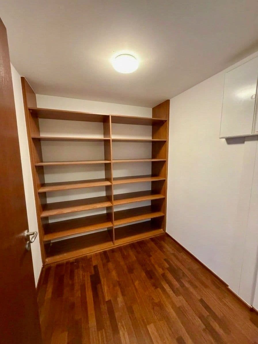 3 bedroom with open-plan kitchen flat for sale, 120 m², Jeremiášova, Prague, Prague 3 bedroom with open-plan kitchen flat for sale, 120 m², Jeremiášova, Prague, Prague