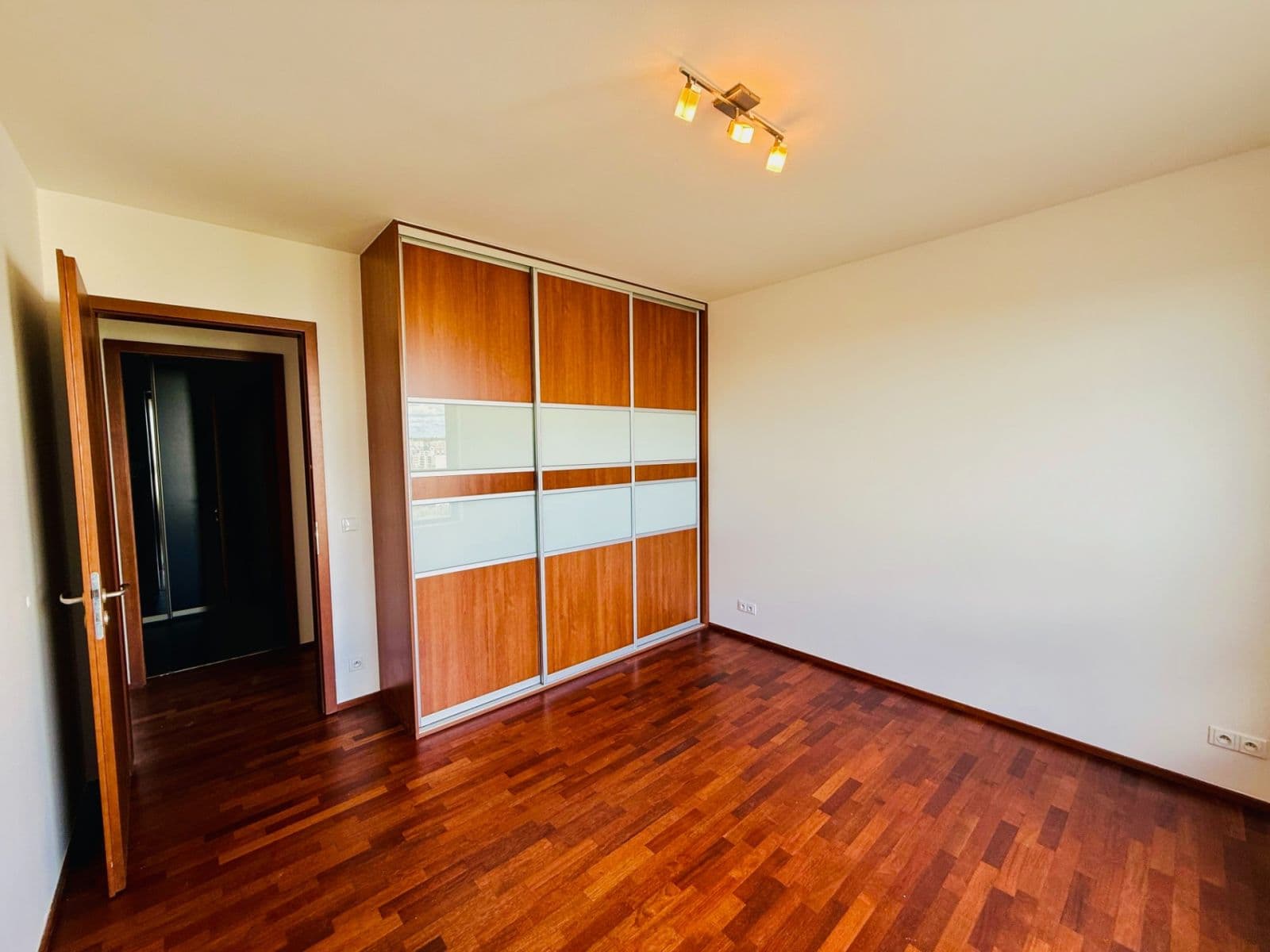 3 bedroom with open-plan kitchen flat for sale, 120 m², Jeremiášova, Prague, Prague 3 bedroom with open-plan kitchen flat for sale, 120 m², Jeremiášova, Prague, Prague