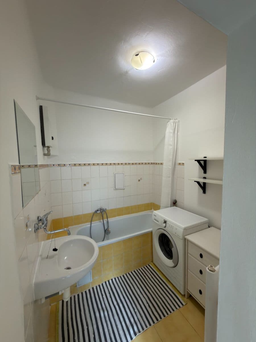 1 bedroom with open-plan kitchen flat to rent, 51 m², U Městských domů, Ústí nad Labem, Ústecký Region 1 bedroom with open-plan kitchen flat to rent, 51 m², U Městských domů, Ústí nad Labem, Ústecký Region