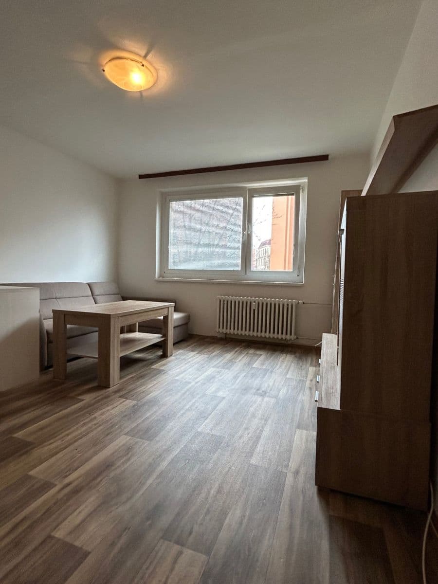 1 bedroom with open-plan kitchen flat to rent, 43 m², Fibichova, Teplice, Ústecký Region 1 bedroom with open-plan kitchen flat to rent, 43 m², Fibichova, Teplice, Ústecký Region