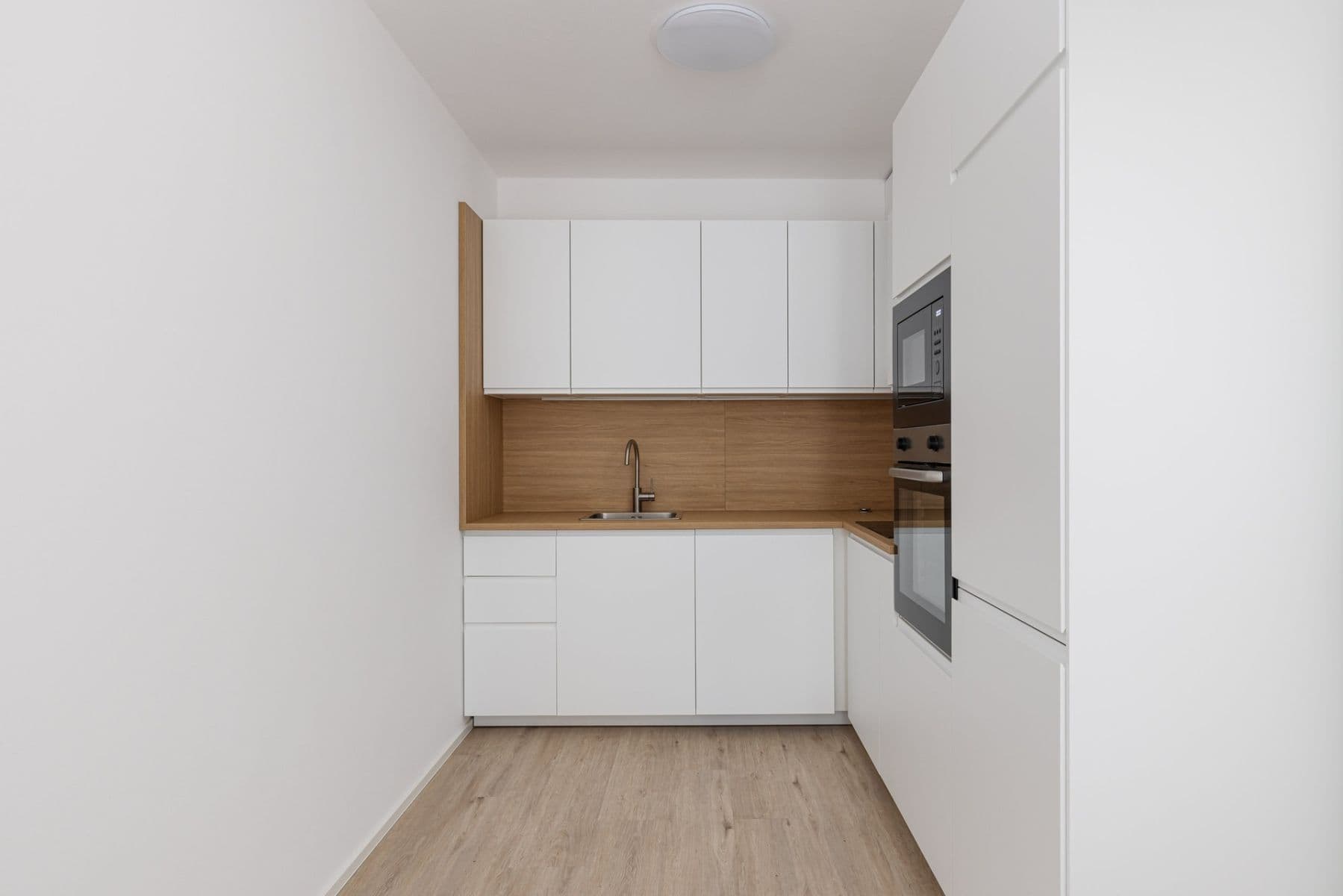 1 bedroom with open-plan kitchen flat to rent, 49 m², Křižíkova, Prague, Prague 1 bedroom with open-plan kitchen flat to rent, 49 m², Křižíkova, Prague, Prague
