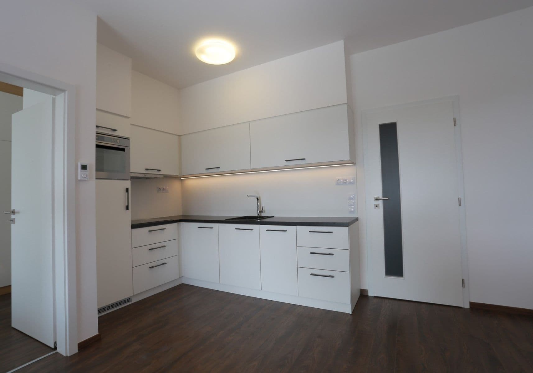1 bedroom with open-plan kitchen flat to rent, 57 m², U Mlýnského kanálu, Prague, Prague 1 bedroom with open-plan kitchen flat to rent, 57 m², U Mlýnského kanálu, Prague, Prague