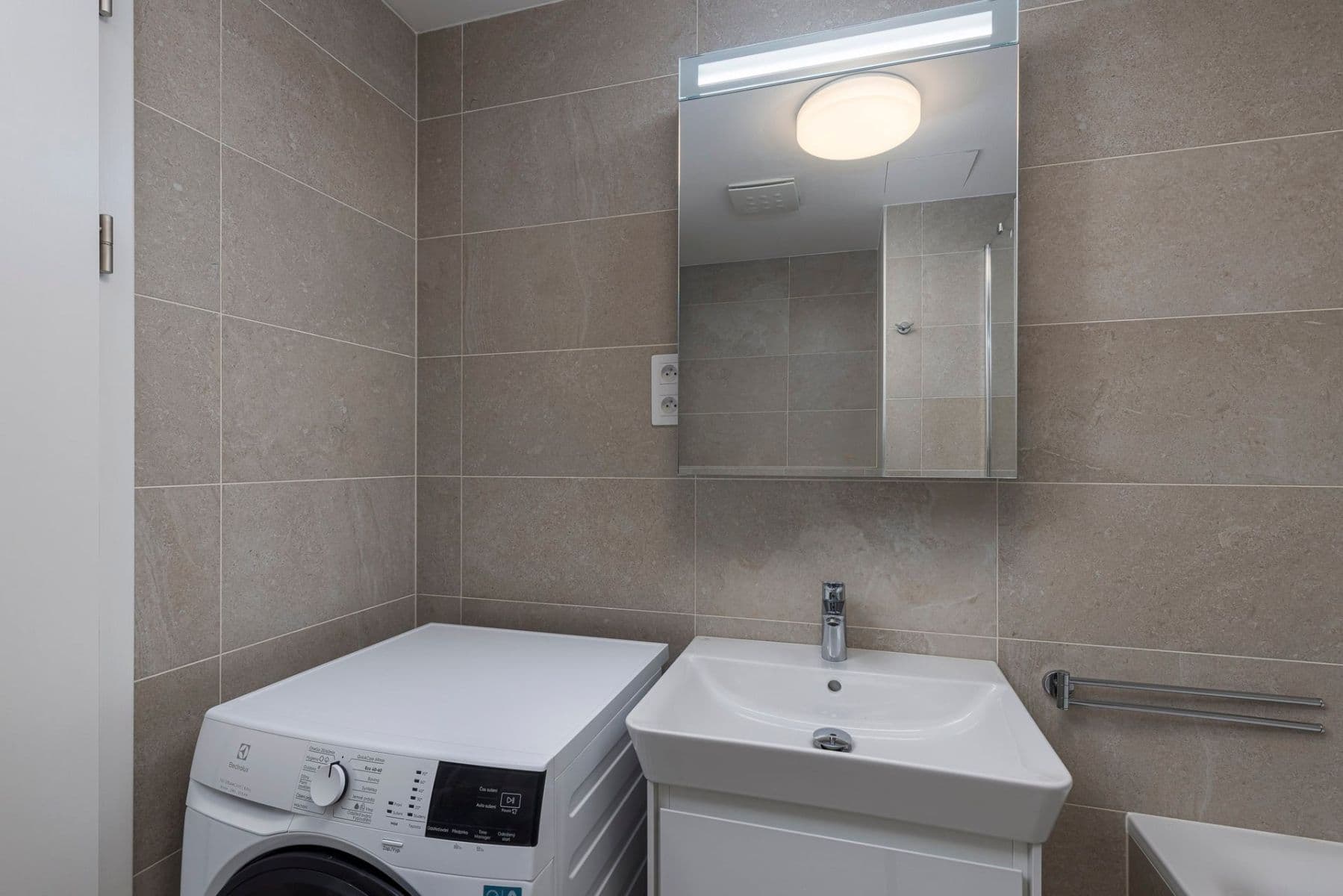 1 bedroom with open-plan kitchen flat to rent, 56 m², Nebřenická, Prague, Prague 1 bedroom with open-plan kitchen flat to rent, 56 m², Nebřenická, Prague, Prague