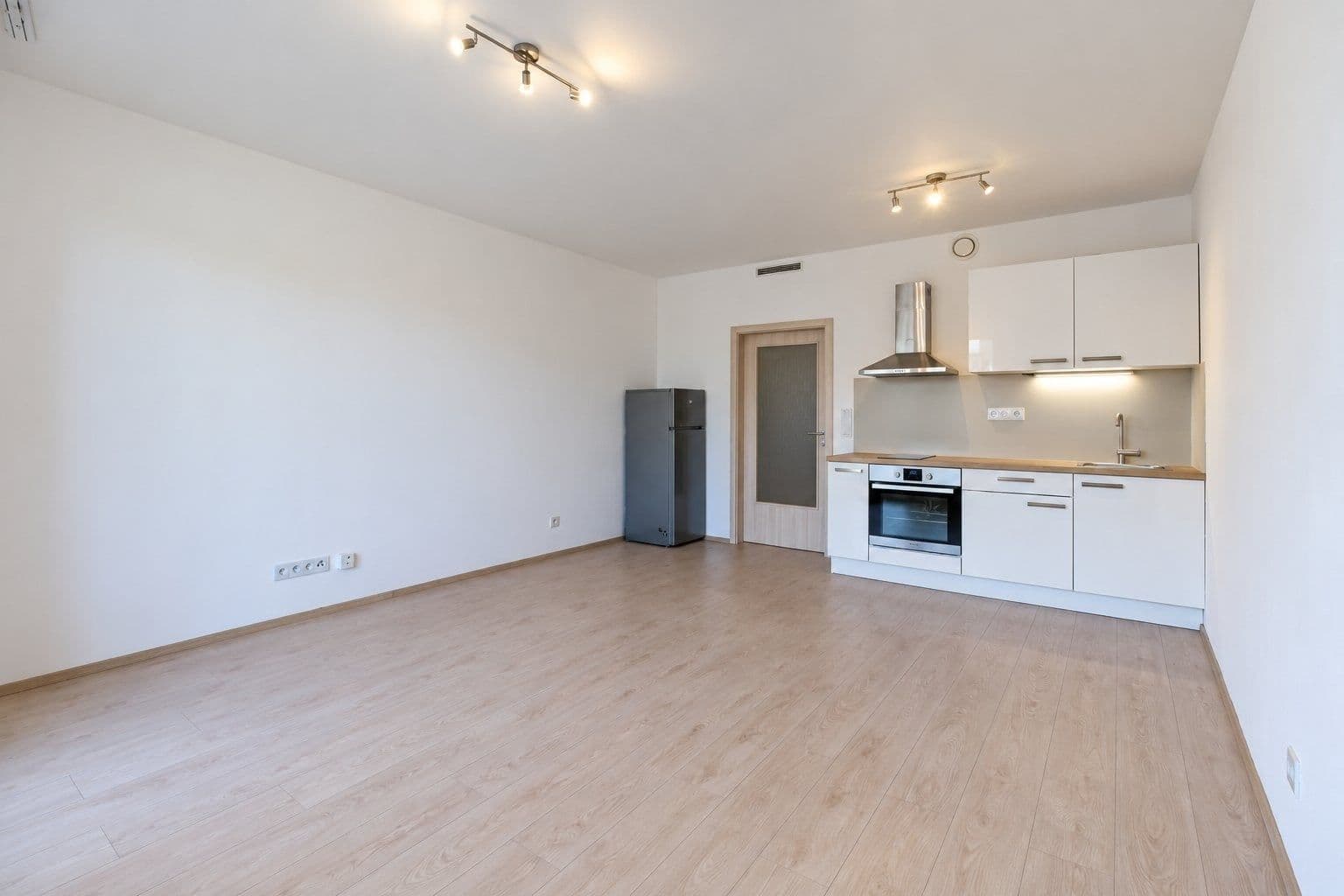 Studio flat to rent, 30 m², Františka Diviše, Prague, Prague Studio flat to rent, 30 m², Františka Diviše, Prague, Prague