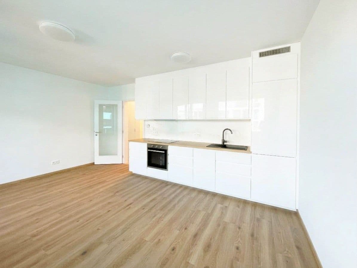 Studio flat to rent, 32 m², Olgy Havlové, Prague, Prague Studio flat to rent, 32 m², Olgy Havlové, Prague, Prague