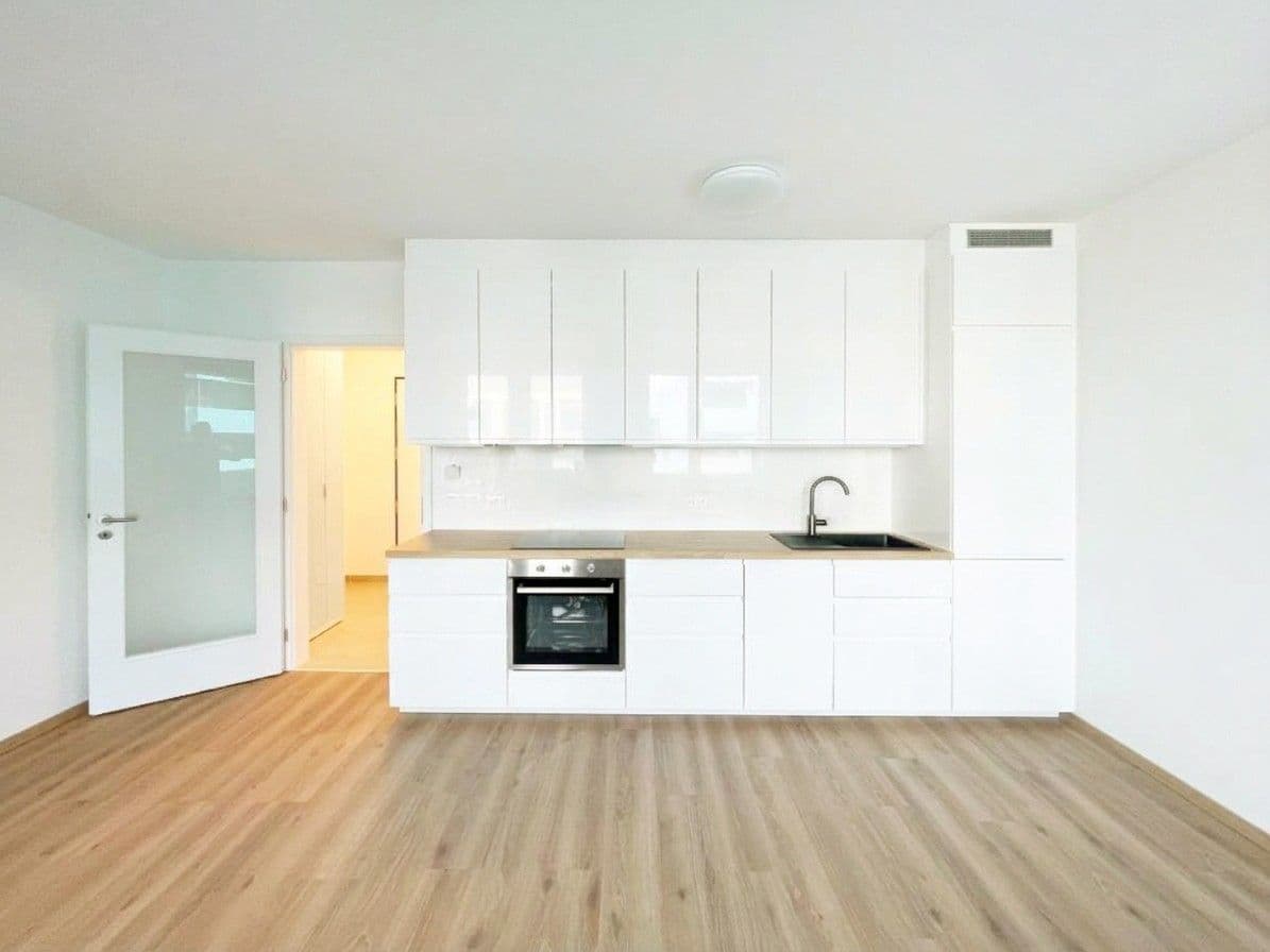 Studio flat to rent, 32 m², Olgy Havlové, Prague, Prague Studio flat to rent, 32 m², Olgy Havlové, Prague, Prague