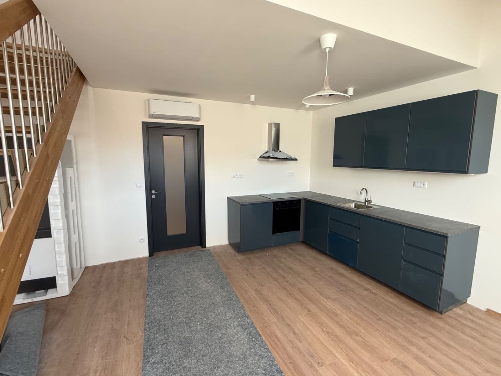 1 bedroom with open-plan kitchen flat to rent, 85 m², Chodská, Prague, Prague 1 bedroom with open-plan kitchen flat to rent, 85 m², Chodská, Prague, Prague