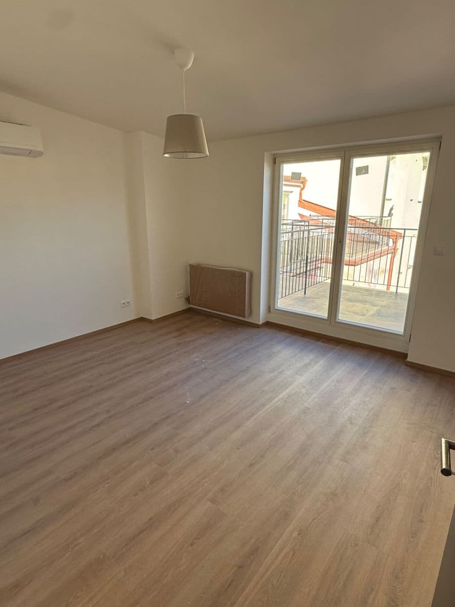 1 bedroom with open-plan kitchen flat to rent, 85 m², Chodská, Prague, Prague 1 bedroom with open-plan kitchen flat to rent, 85 m², Chodská, Prague, Prague