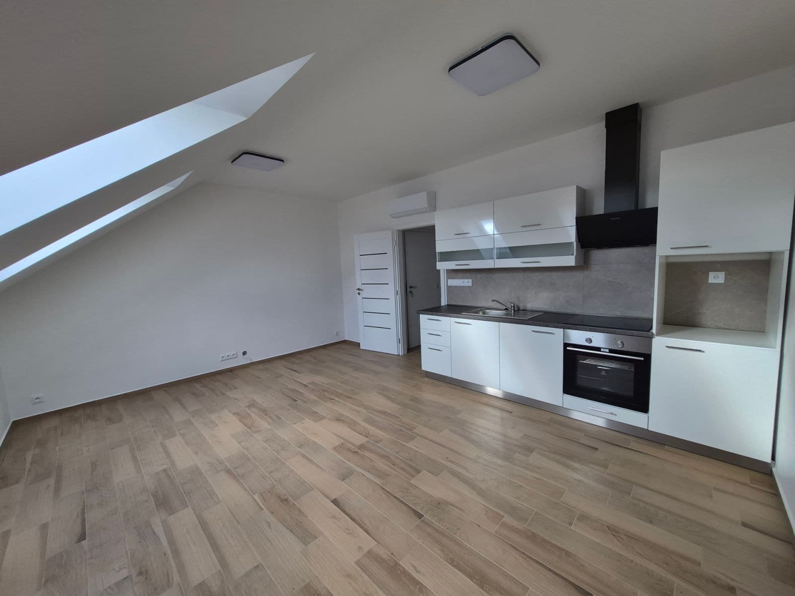 1 bedroom with open-plan kitchen flat to rent, 45 m², Revoluční, Přeštice, Plzeňský Region 1 bedroom with open-plan kitchen flat to rent, 45 m², Revoluční, Přeštice, Plzeňský Region