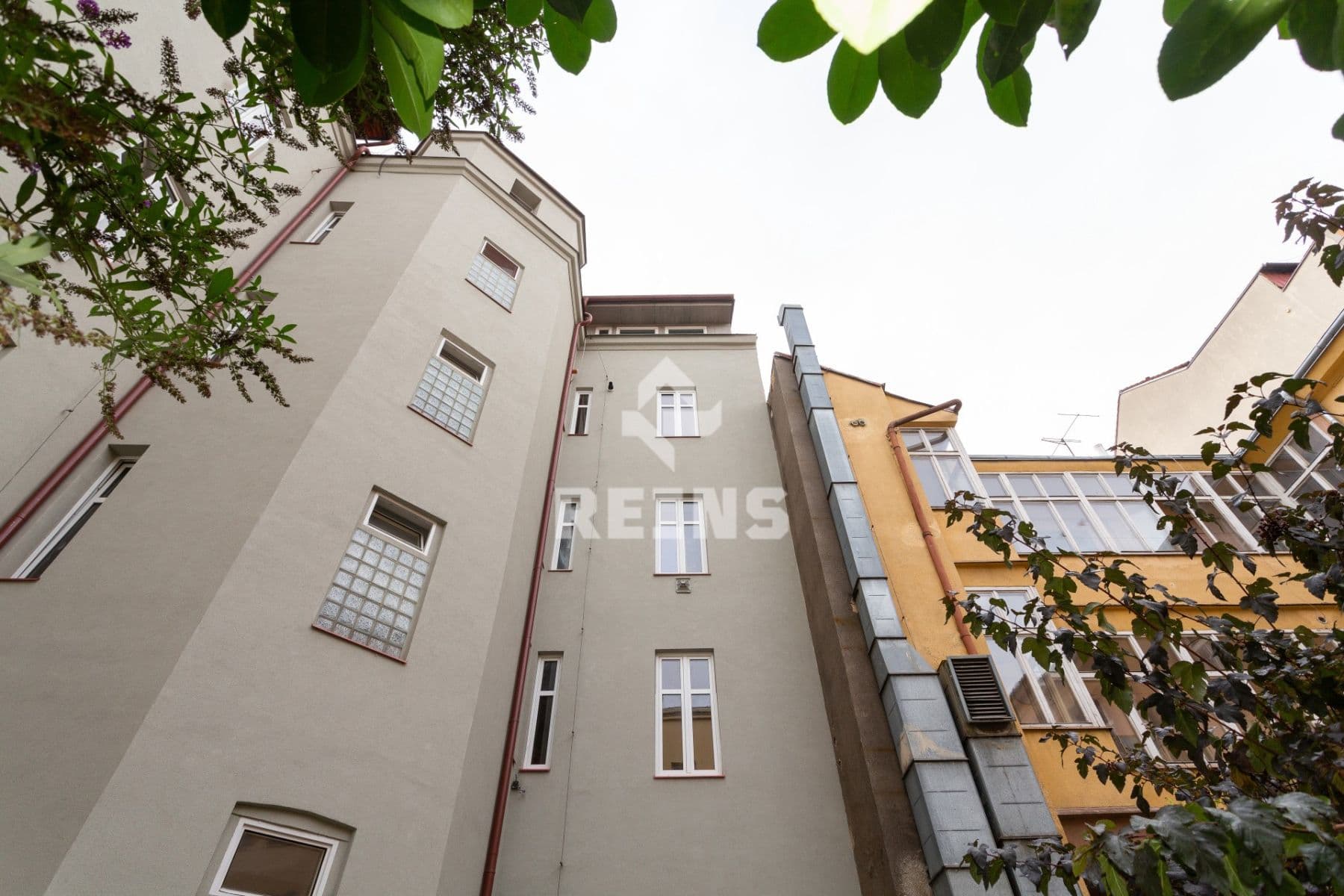 2 bedroom with open-plan kitchen flat for sale, 99 m², Vltavská, Prague, Prague 2 bedroom with open-plan kitchen flat for sale, 99 m², Vltavská, Prague, Prague