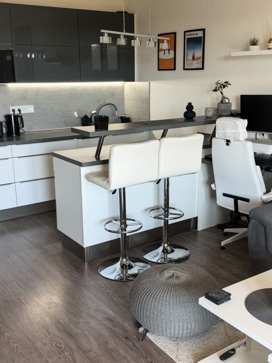 1 bedroom with open-plan kitchen flat to rent, 53 m², Topolová, Olomouc, Olomoucký Region 1 bedroom with open-plan kitchen flat to rent, 53 m², Topolová, Olomouc, Olomoucký Region