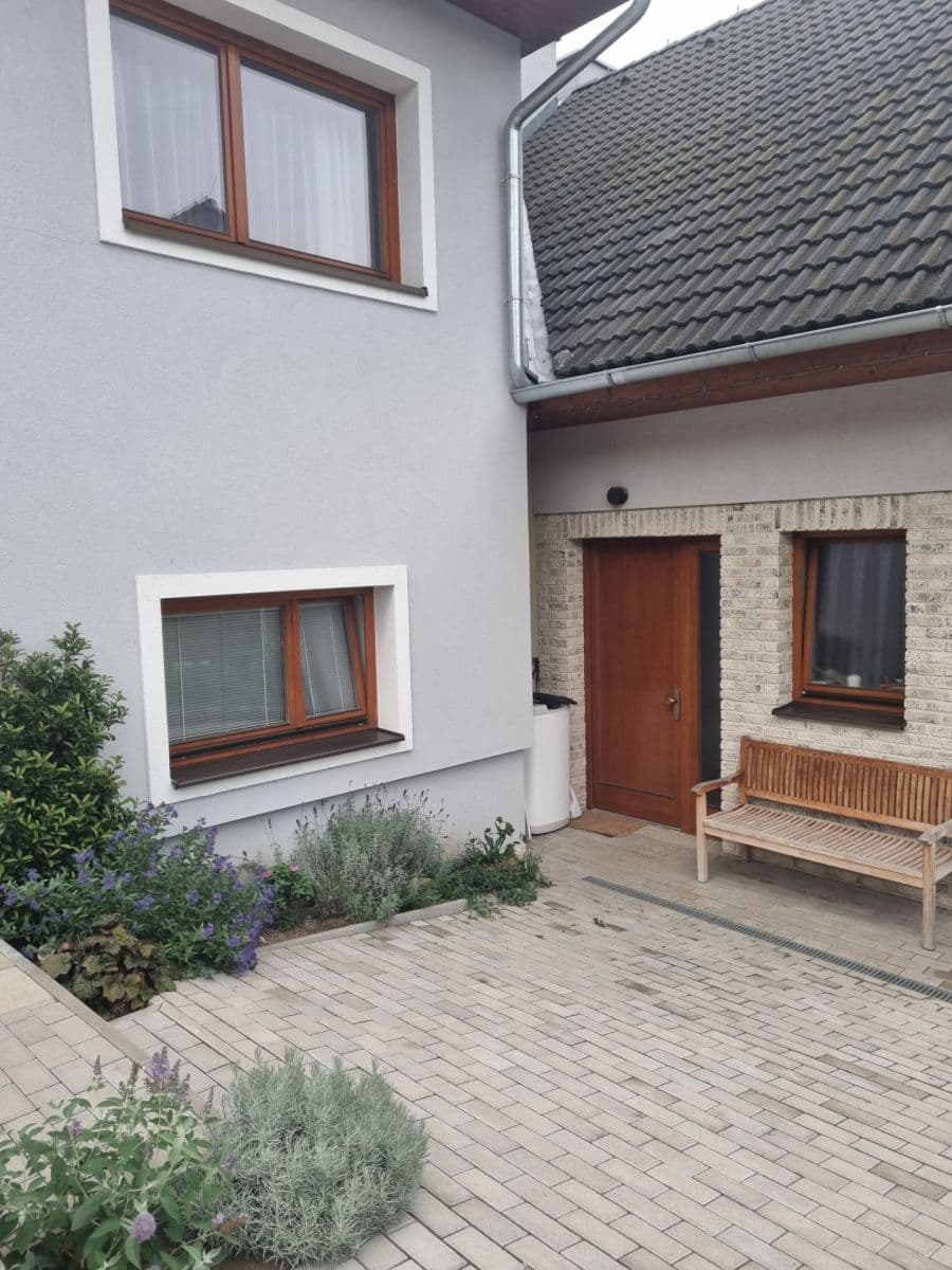 4 bedroom with open-plan kitchen flat to rent, 166 m², Na Výsluní, Tuchoměřice, Středočeský Region 4 bedroom with open-plan kitchen flat to rent, 166 m², Na Výsluní, Tuchoměřice, Středočeský Region