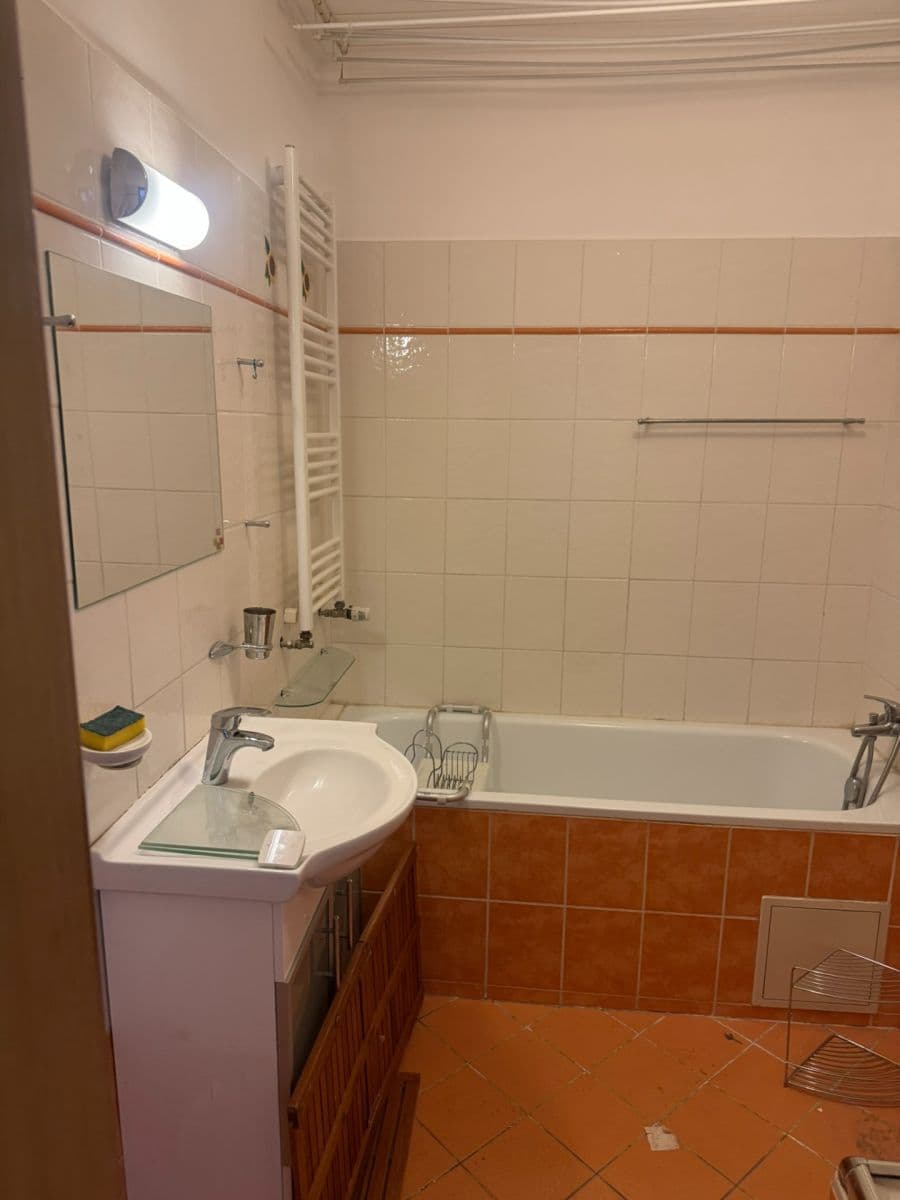 2 bedroom with open-plan kitchen flat to rent, 84 m², Za Sídlištěm, Dolní Břežany, Středočeský Region 2 bedroom with open-plan kitchen flat to rent, 84 m², Za Sídlištěm, Dolní Břežany, Středočeský Region