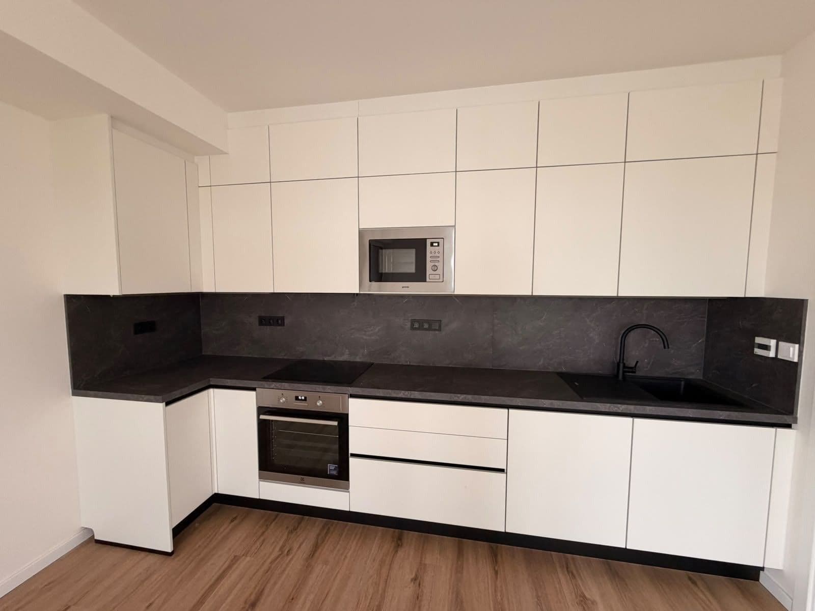 1 bedroom with open-plan kitchen flat to rent, 46 m², Generála Bočka, Prague, Prague 1 bedroom with open-plan kitchen flat to rent, 46 m², Generála Bočka, Prague, Prague