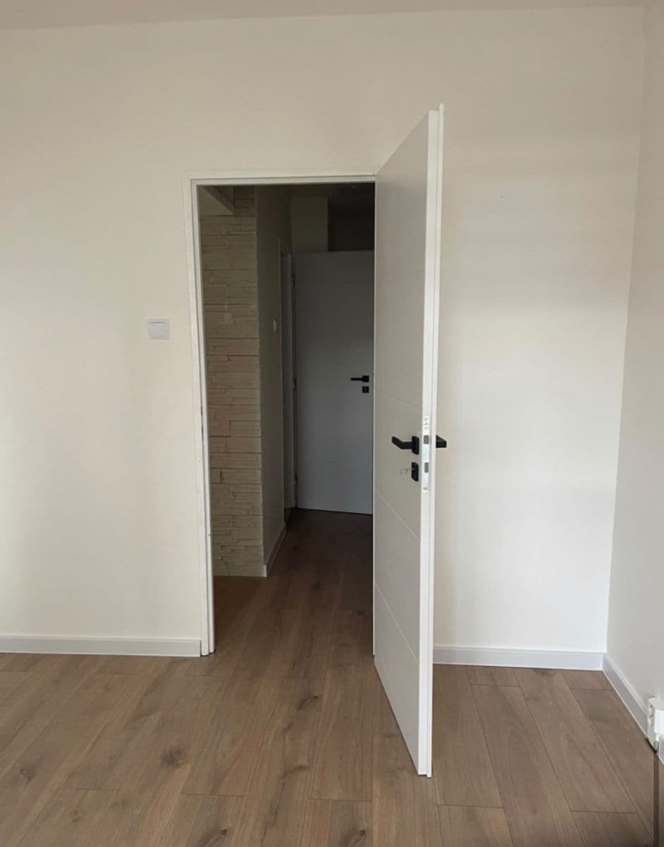 1 bedroom with open-plan kitchen flat to rent, 42 m², Višňová, Most, Ústecký Region 1 bedroom with open-plan kitchen flat to rent, 42 m², Višňová, Most, Ústecký Region