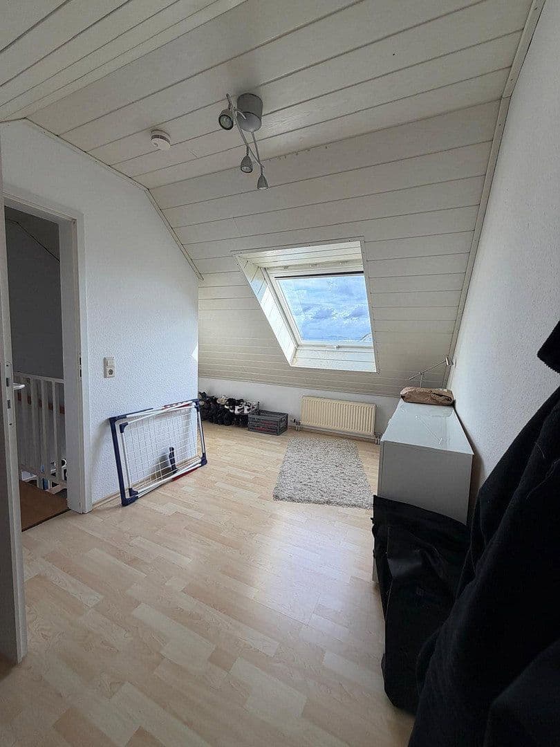 3 bedroom with open-plan kitchen flat to rent, 105 m², Brühl, Baden-Württemberg 3 bedroom with open-plan kitchen flat to rent, 105 m², Brühl, Baden-Württemberg