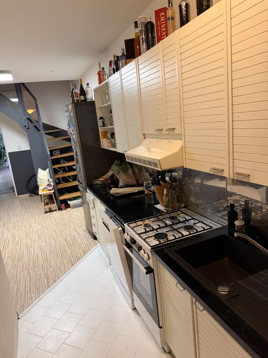 2 bedroom with open-plan kitchen flat to rent, 109 m², Jeremenkova, Prague, Prague 2 bedroom with open-plan kitchen flat to rent, 109 m², Jeremenkova, Prague, Prague