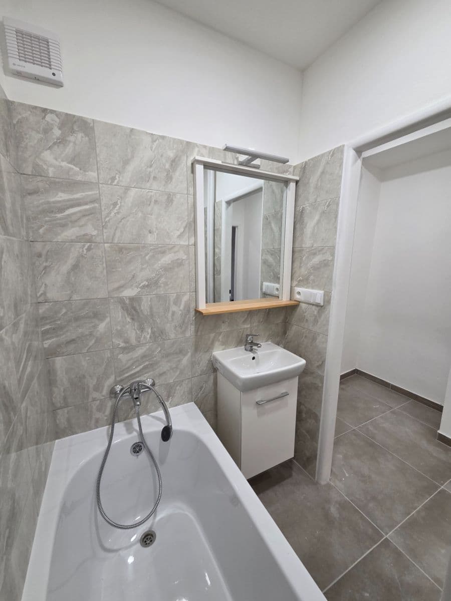 3 bedroom flat to rent, 73 m², Na Královkách, Kuřim, Jihomoravský Region 3 bedroom flat to rent, 73 m², Na Královkách, Kuřim, Jihomoravský Region