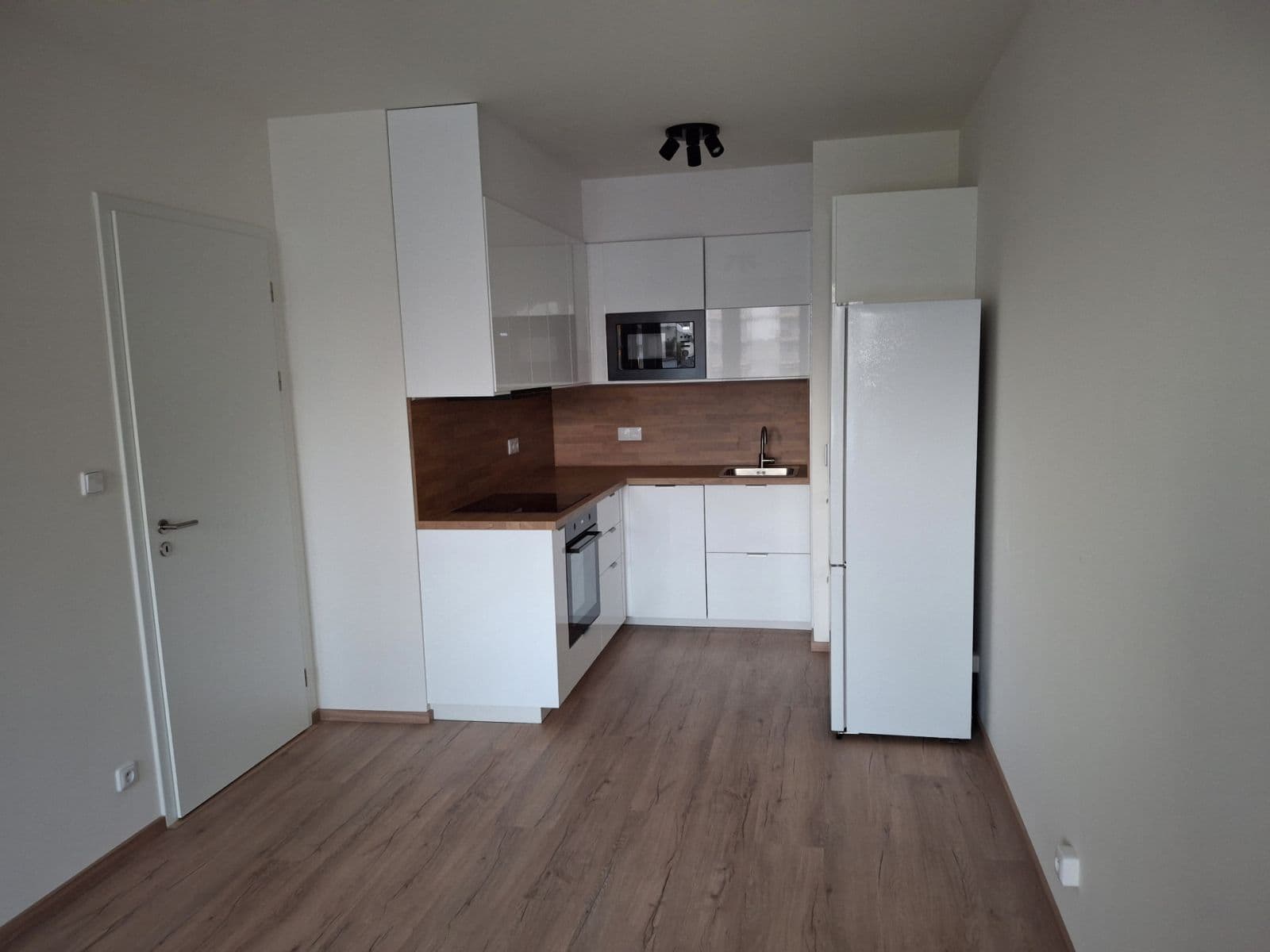 1 bedroom with open-plan kitchen flat to rent, 43 m², Pod Harfou, Prague, Prague 1 bedroom with open-plan kitchen flat to rent, 43 m², Pod Harfou, Prague, Prague