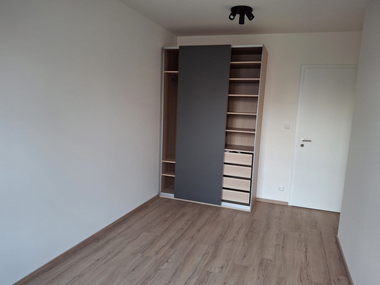 1 bedroom with open-plan kitchen flat to rent, 43 m², Pod Harfou, Prague, Prague 1 bedroom with open-plan kitchen flat to rent, 43 m², Pod Harfou, Prague, Prague