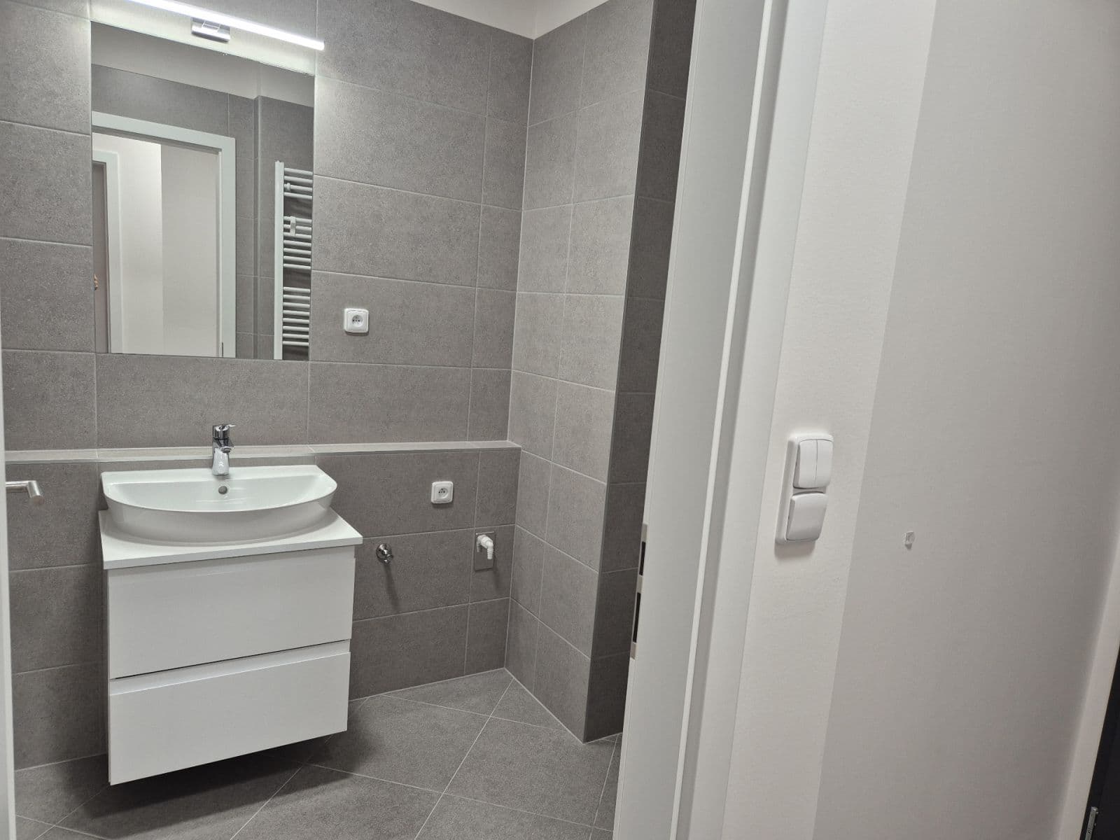 1 bedroom with open-plan kitchen flat to rent, 43 m², Pod Harfou, Prague, Prague 1 bedroom with open-plan kitchen flat to rent, 43 m², Pod Harfou, Prague, Prague