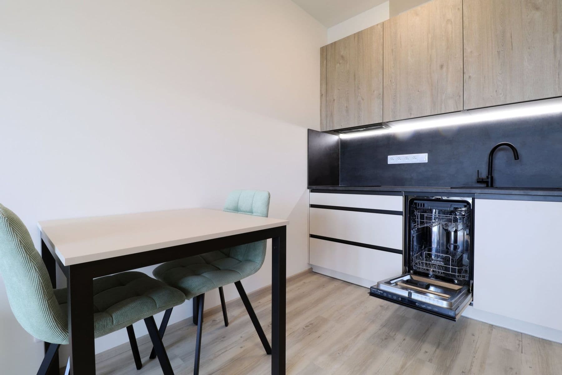 Studio flat to rent, 34 m², Výstavní, Prague, Prague Studio flat to rent, 34 m², Výstavní, Prague, Prague