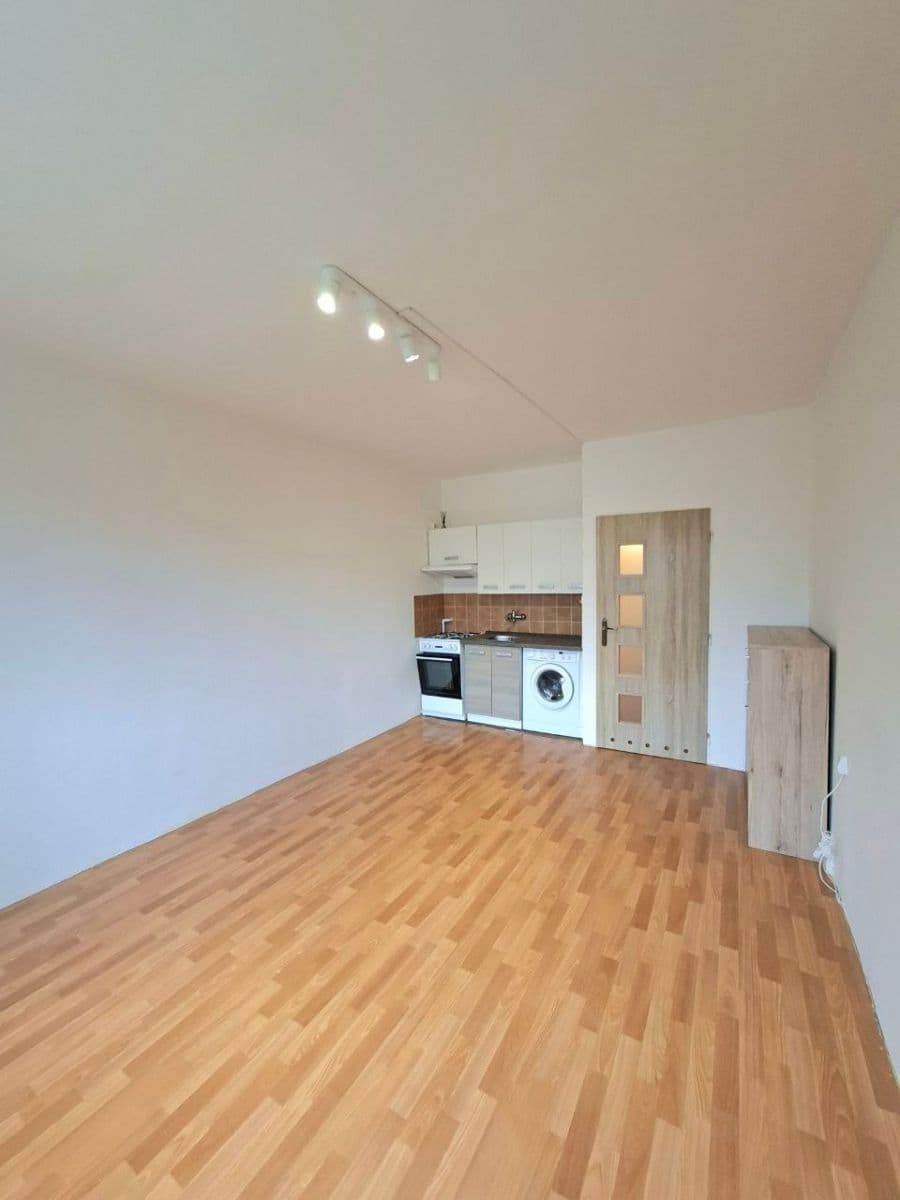 Studio flat to rent, 27 m², Počernická, Prague, Prague Studio flat to rent, 27 m², Počernická, Prague, Prague