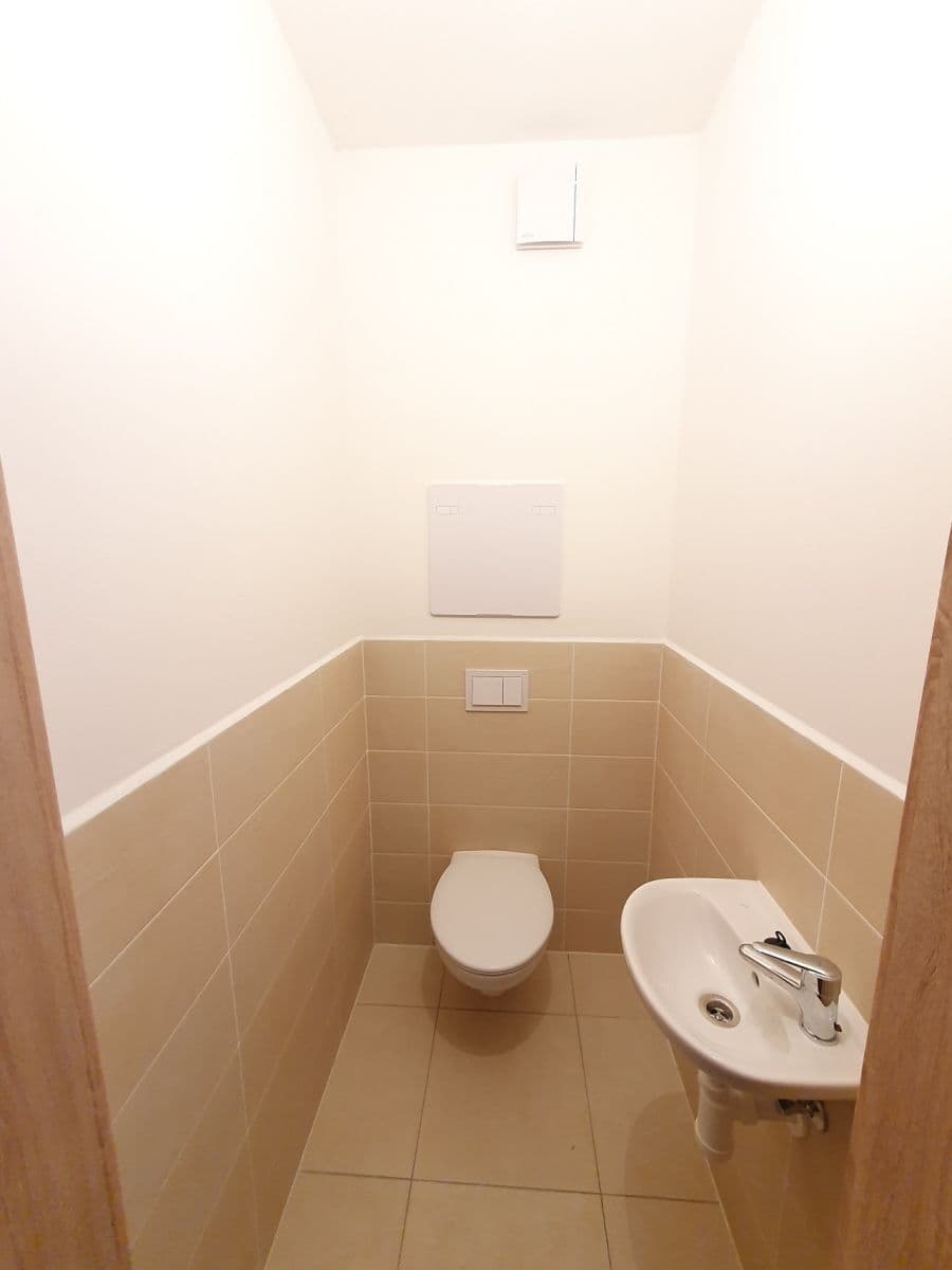 1 bedroom with open-plan kitchen flat to rent, 59 m², U Parketárny, Unhošť, Středočeský Region 1 bedroom with open-plan kitchen flat to rent, 59 m², U Parketárny, Unhošť, Středočeský Region