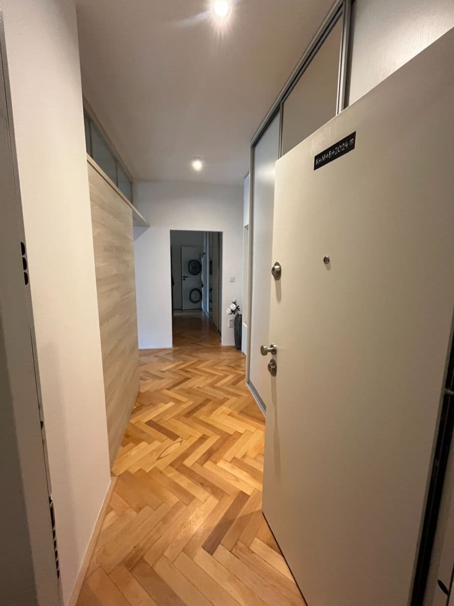 1 bedroom with open-plan kitchen flat to rent, 65 m², Kolátorova, Prague, Prague 1 bedroom with open-plan kitchen flat to rent, 65 m², Kolátorova, Prague, Prague